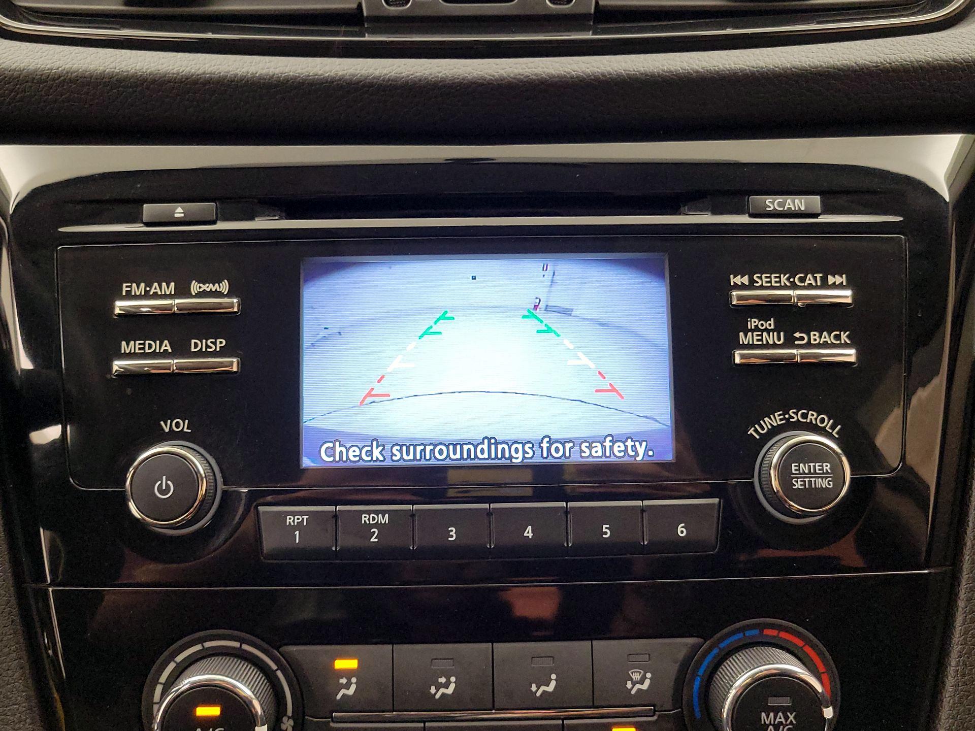 Thumbnail: 2017 Nissan Rogue Sport - 14