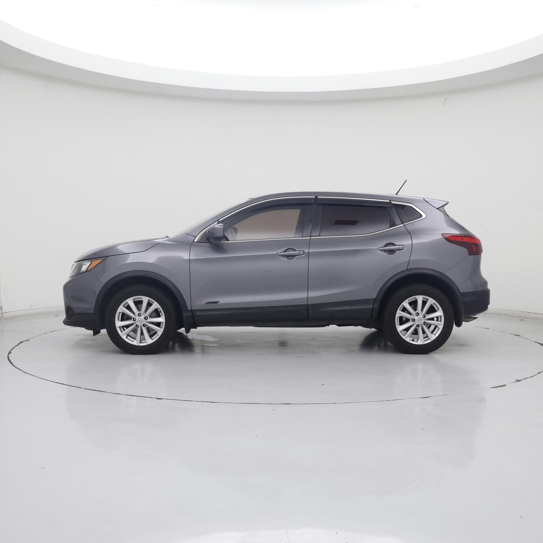 Thumbnail: 2017 Nissan Rogue Sport - 3