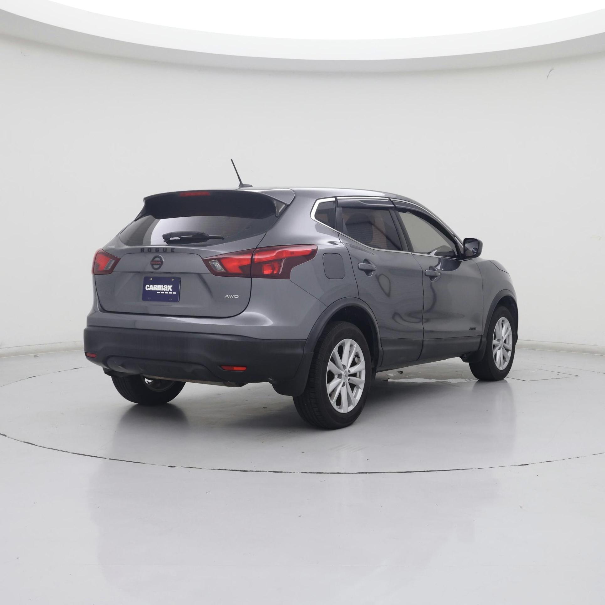 Thumbnail: 2017 Nissan Rogue Sport - 8