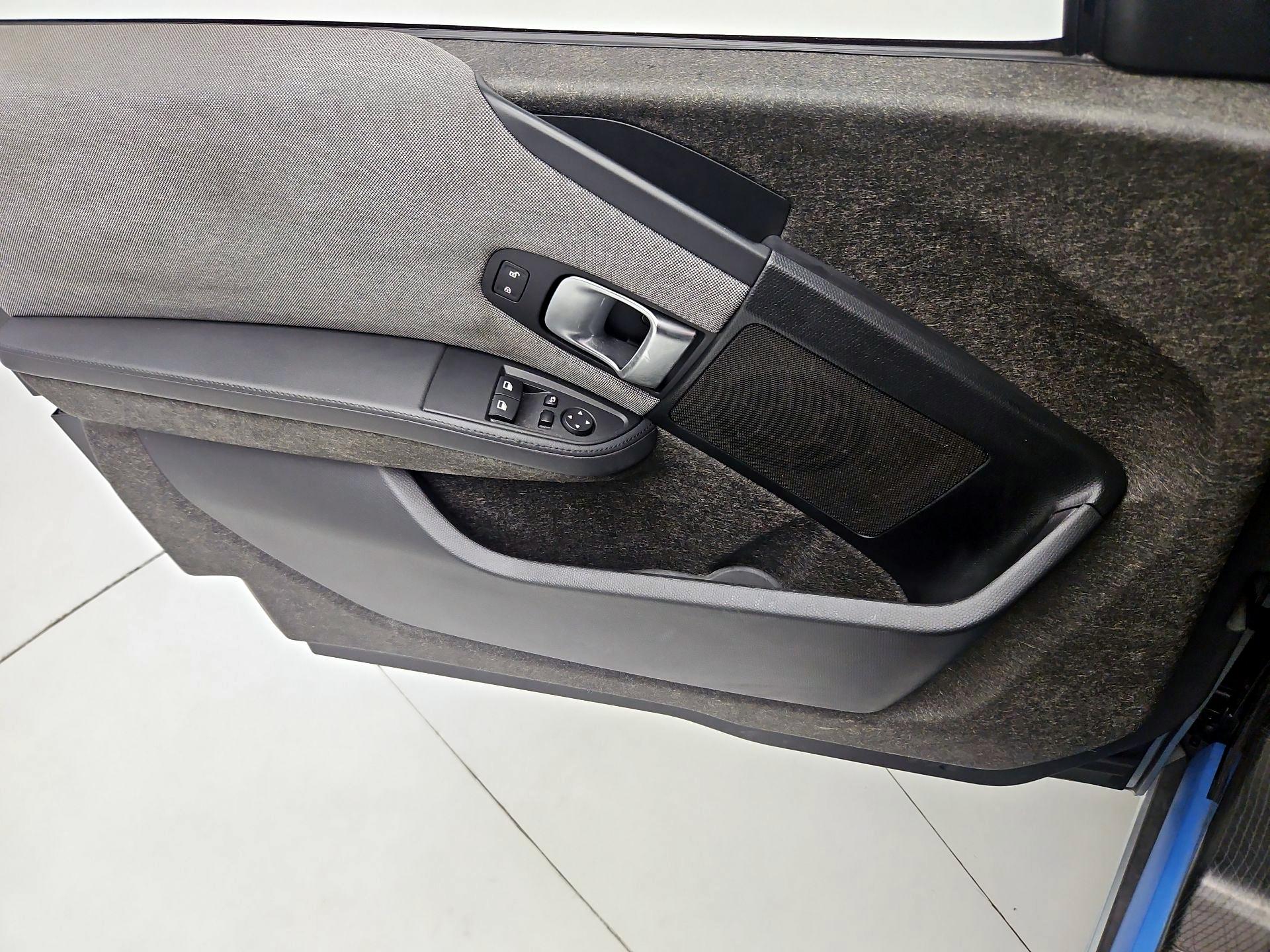Thumbnail: 2017 BMW i3 - 12