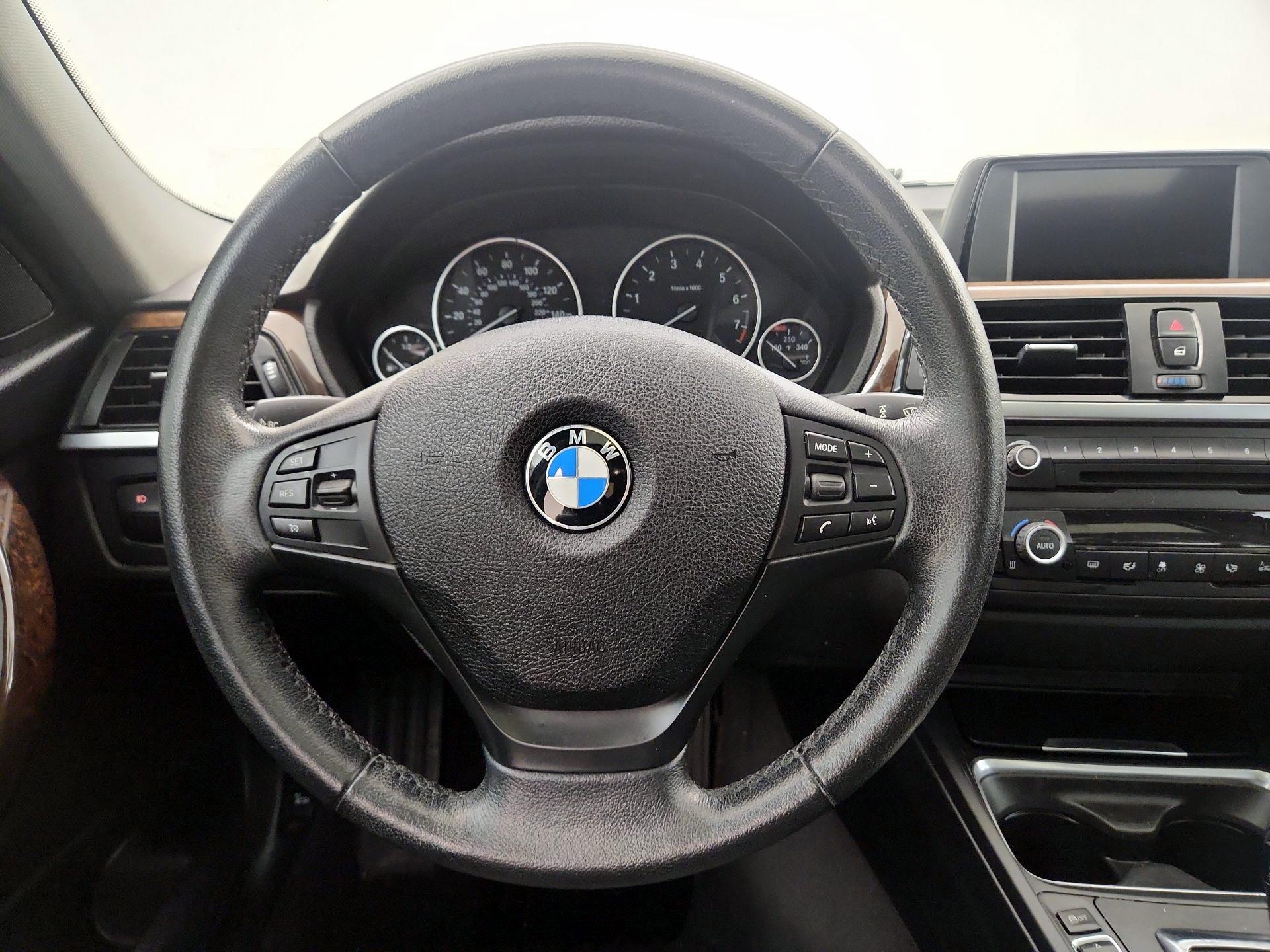 Thumbnail: 2015 BMW 3 Series - 10