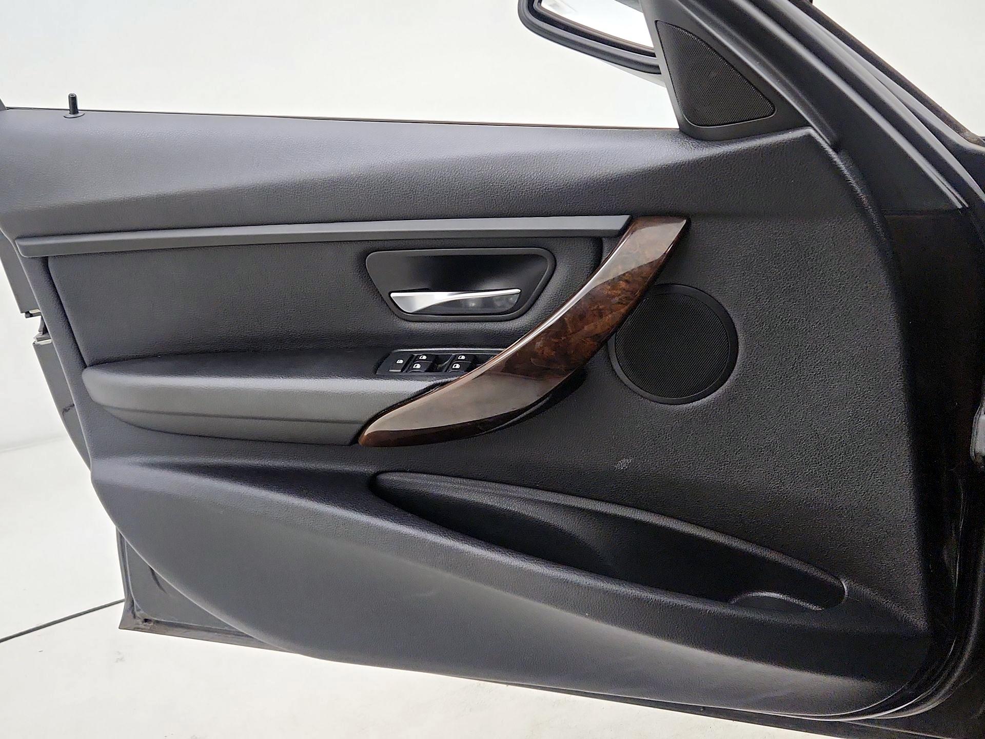 Thumbnail: 2015 BMW 3 Series - 12
