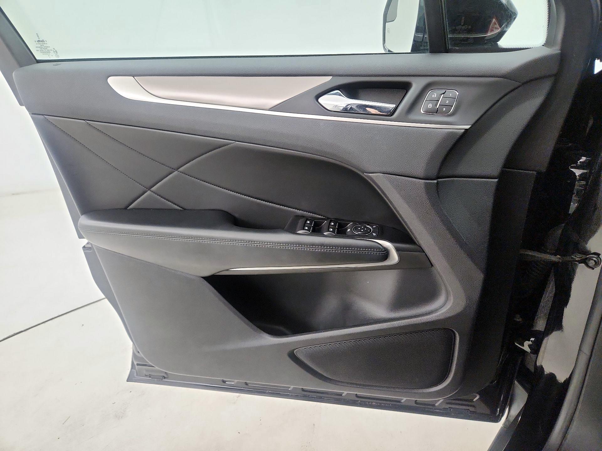 Thumbnail: 2019 Lincoln MKC - 12