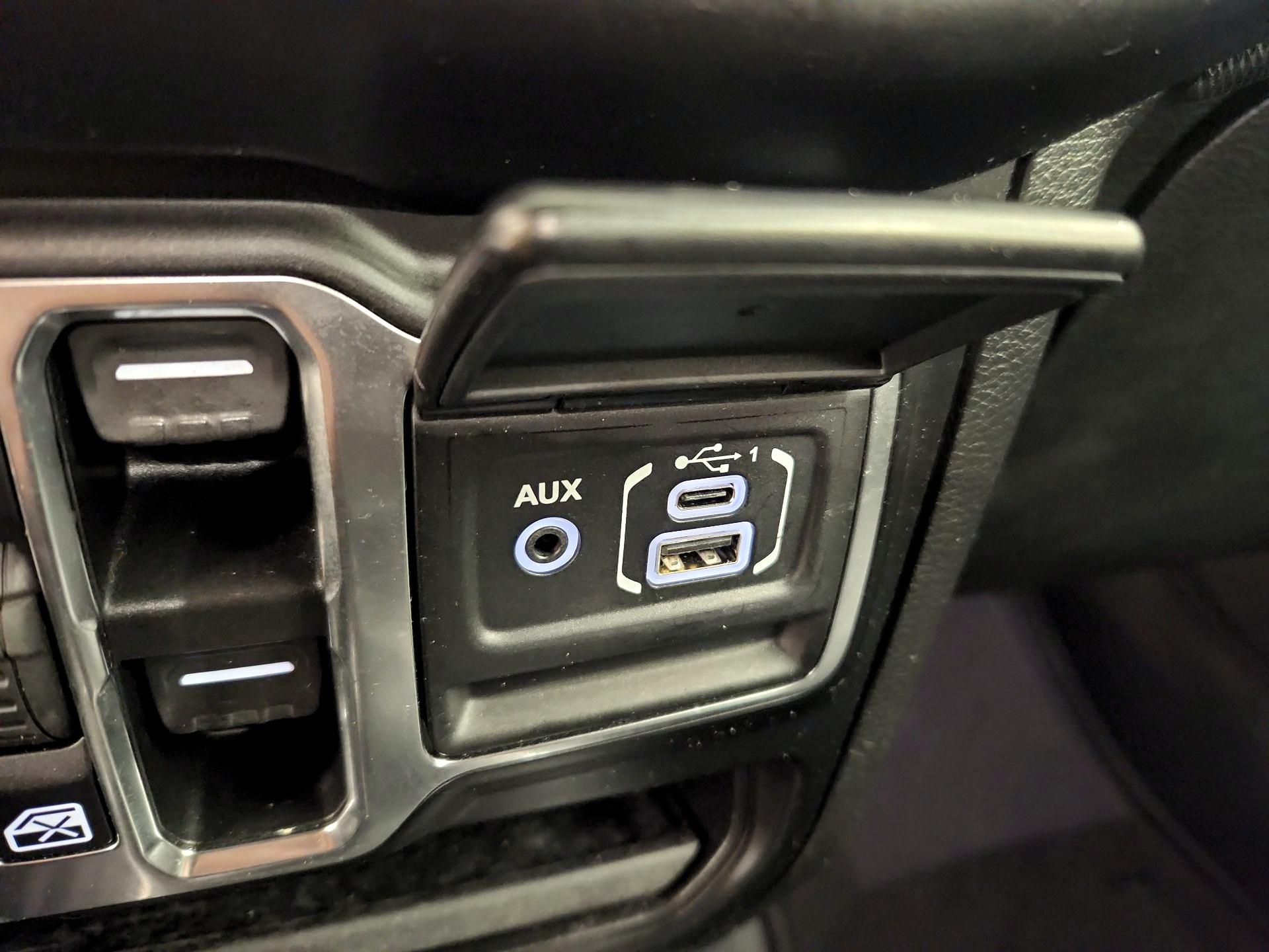 Thumbnail: 2021 Jeep Gladiator - 18