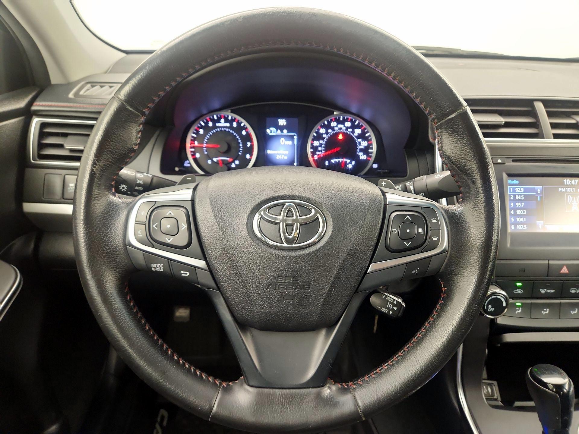 Thumbnail: 2016 Toyota Camry - 10