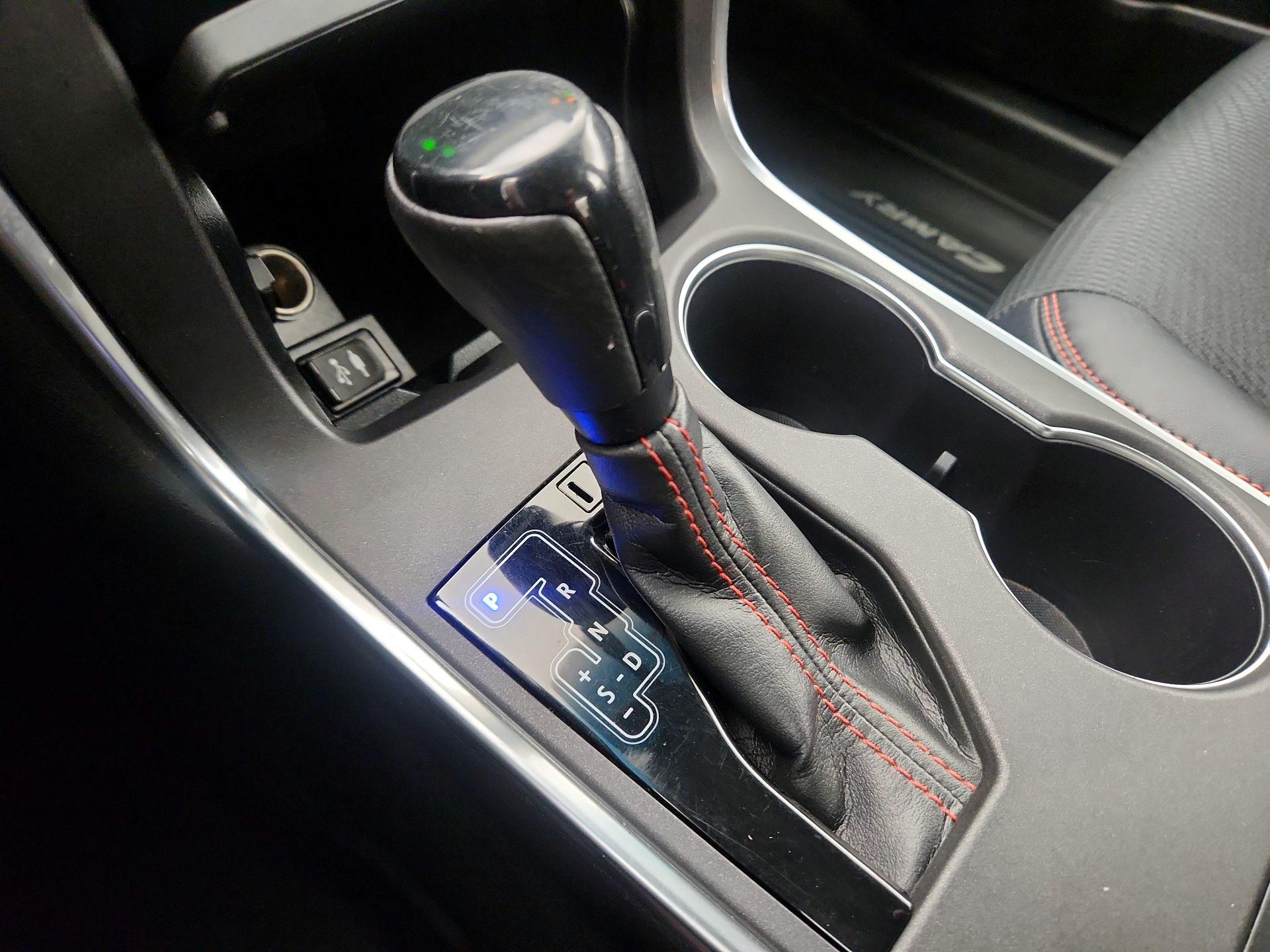 Thumbnail: 2016 Toyota Camry - 17
