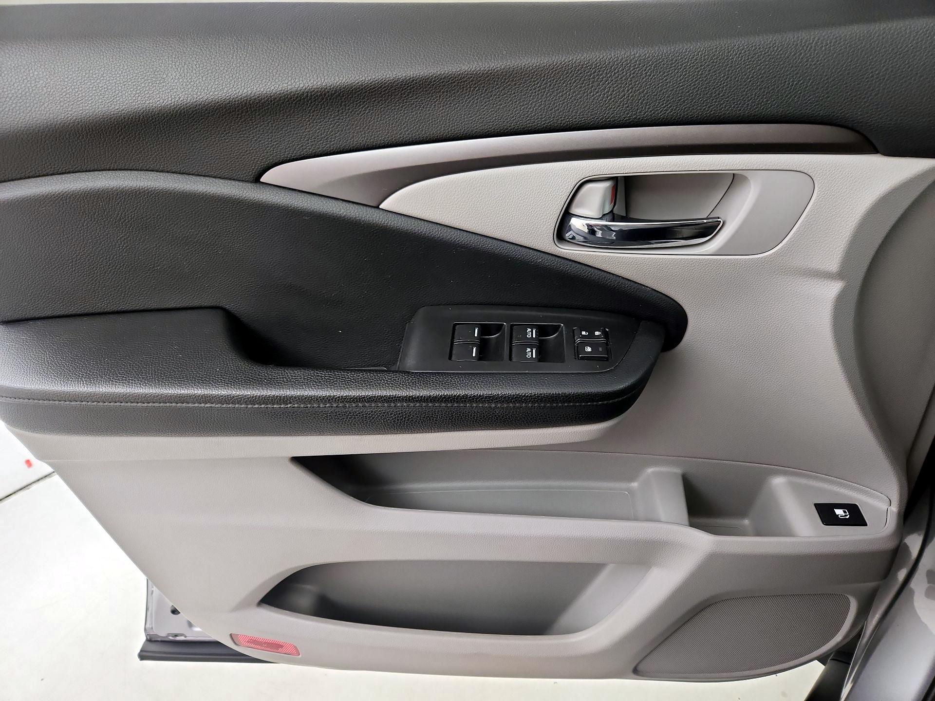 Thumbnail: 2019 Honda Pilot - 12