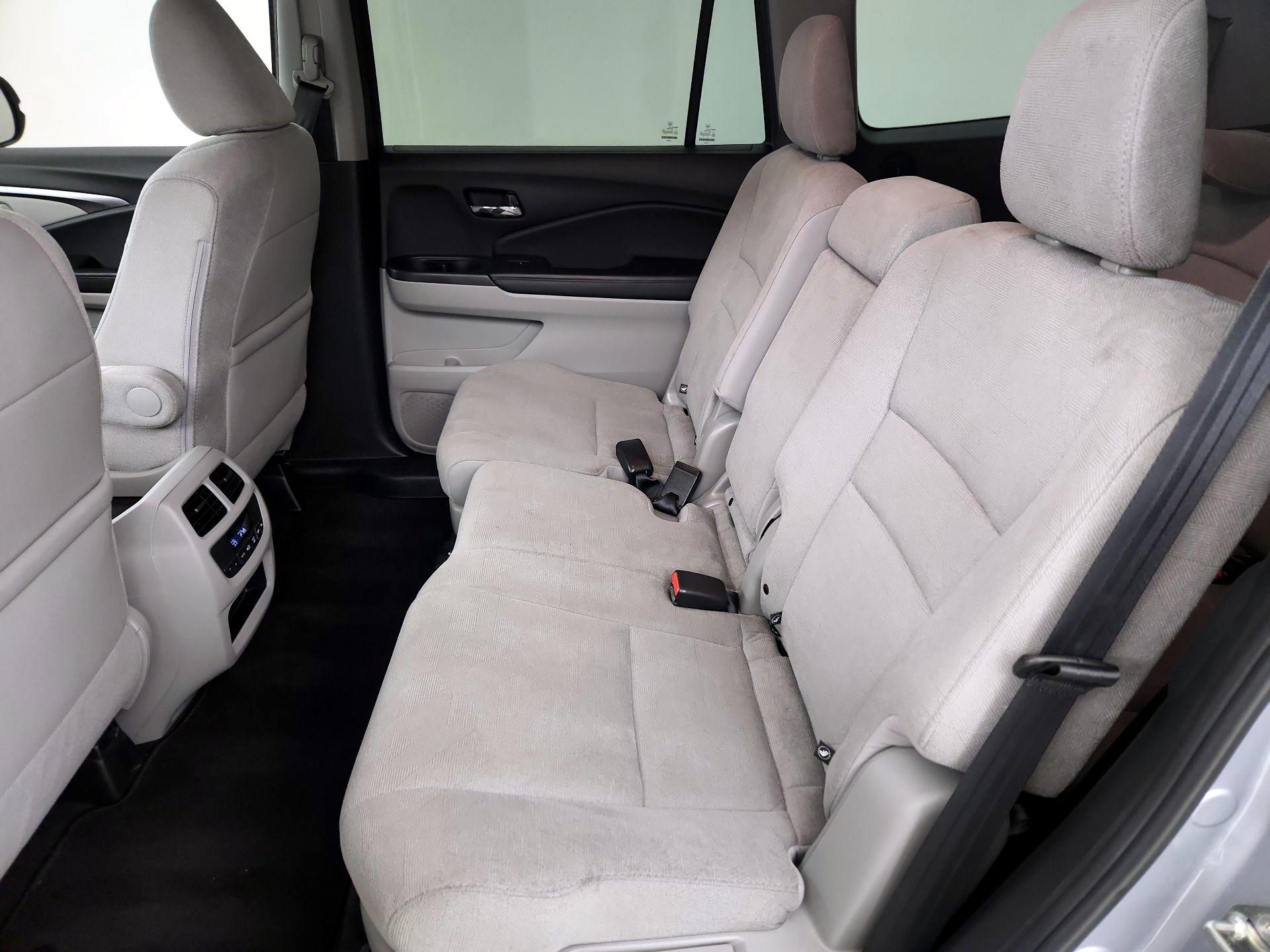 Thumbnail: 2019 Honda Pilot - 19