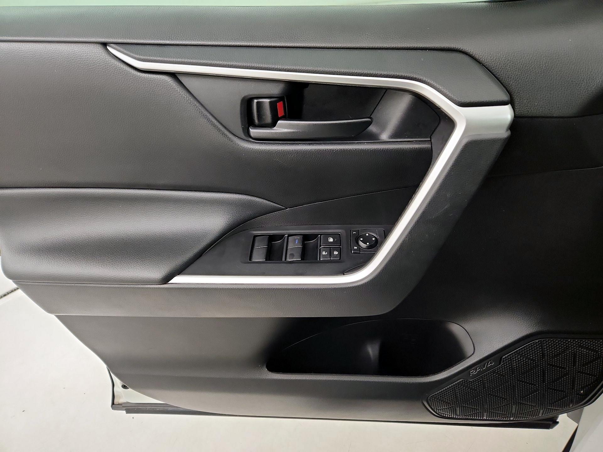 Thumbnail: 2022 Toyota RAV4 - 12