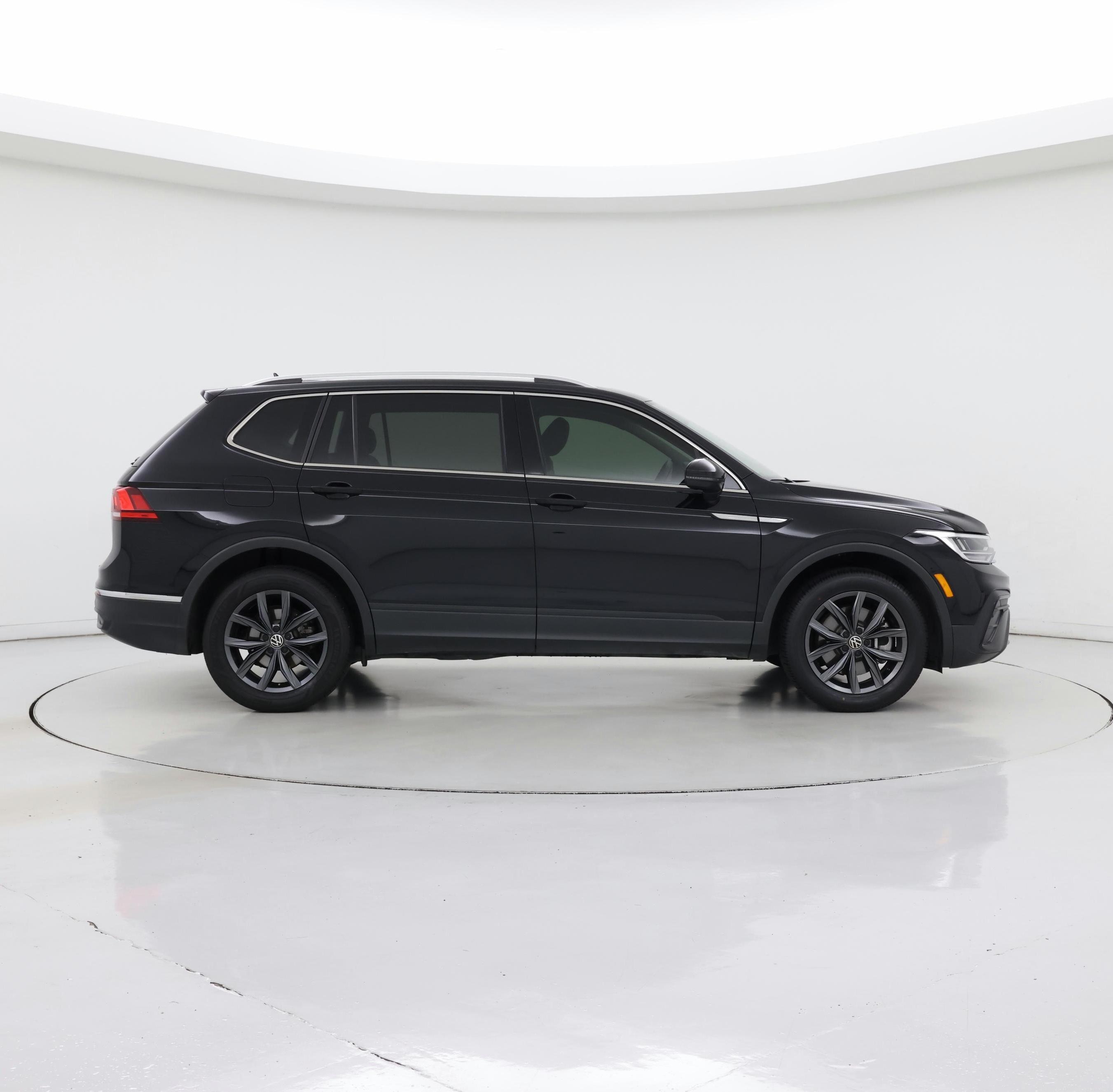 Thumbnail: 2023 Volkswagen Tiguan - 7
