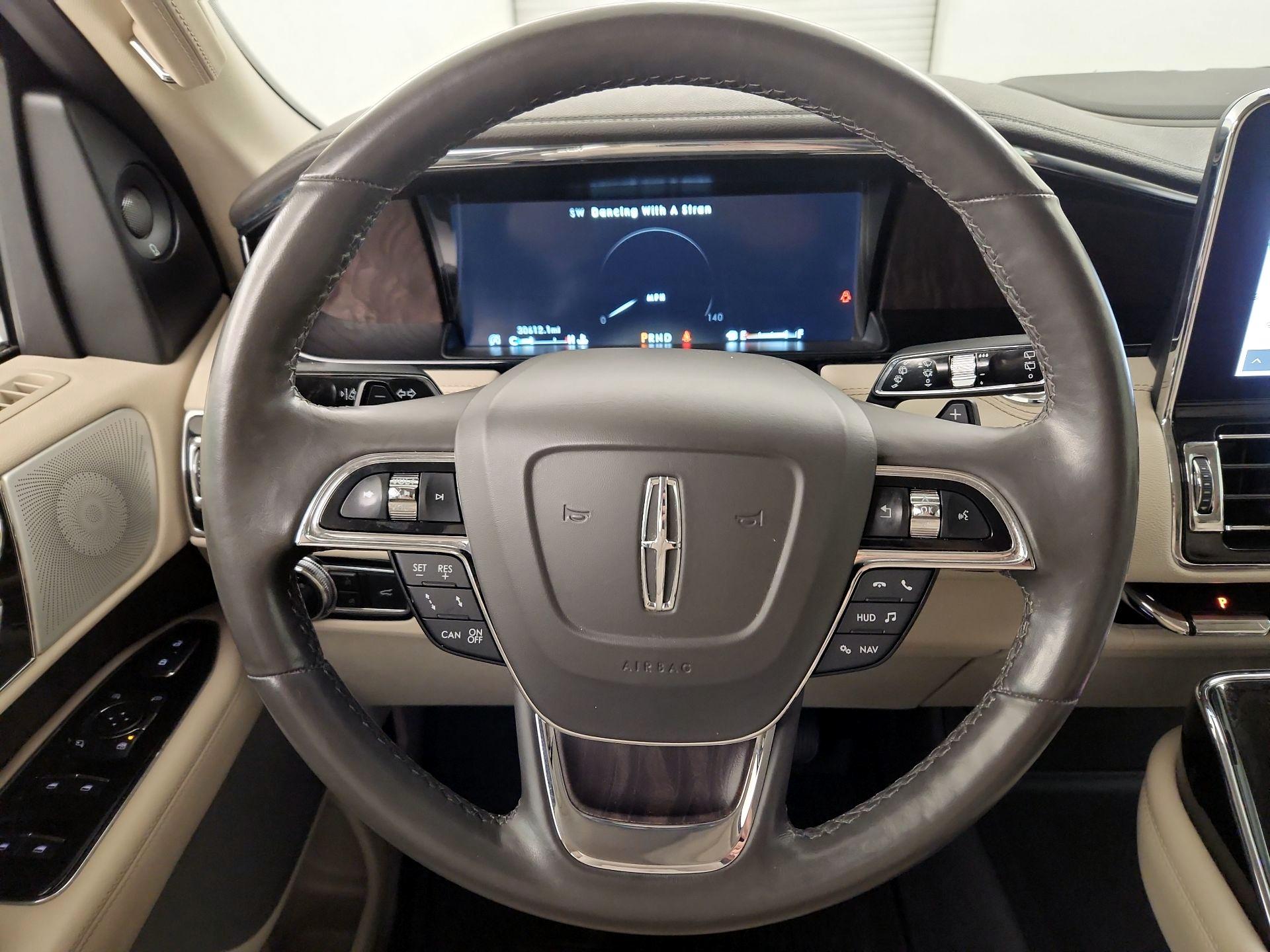 Thumbnail: 2020 Lincoln Navigator - 10