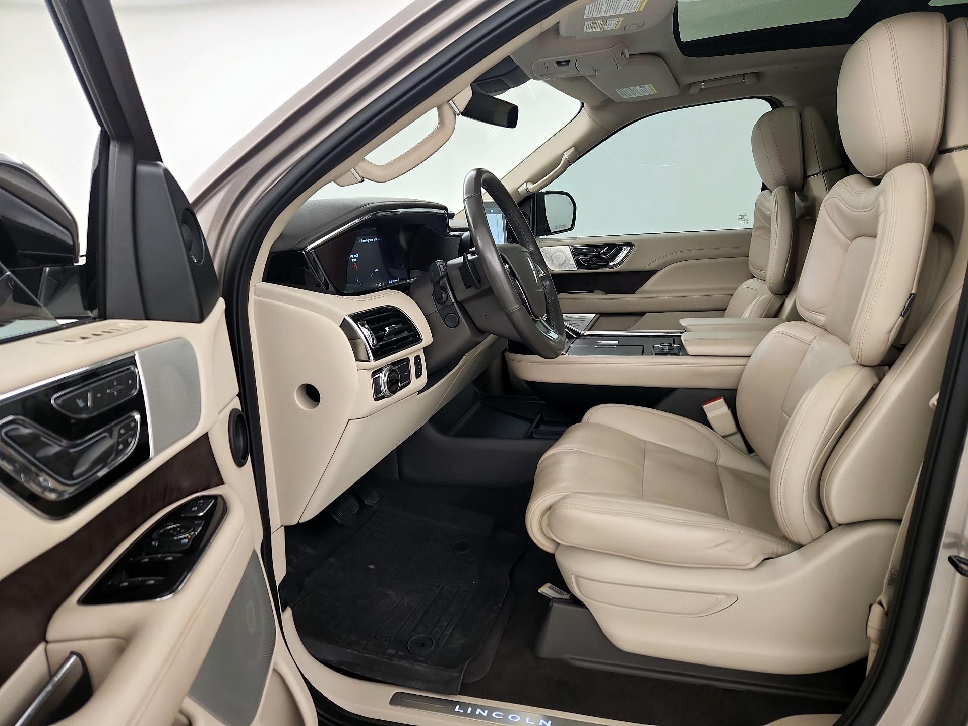 Thumbnail: 2020 Lincoln Navigator - 11