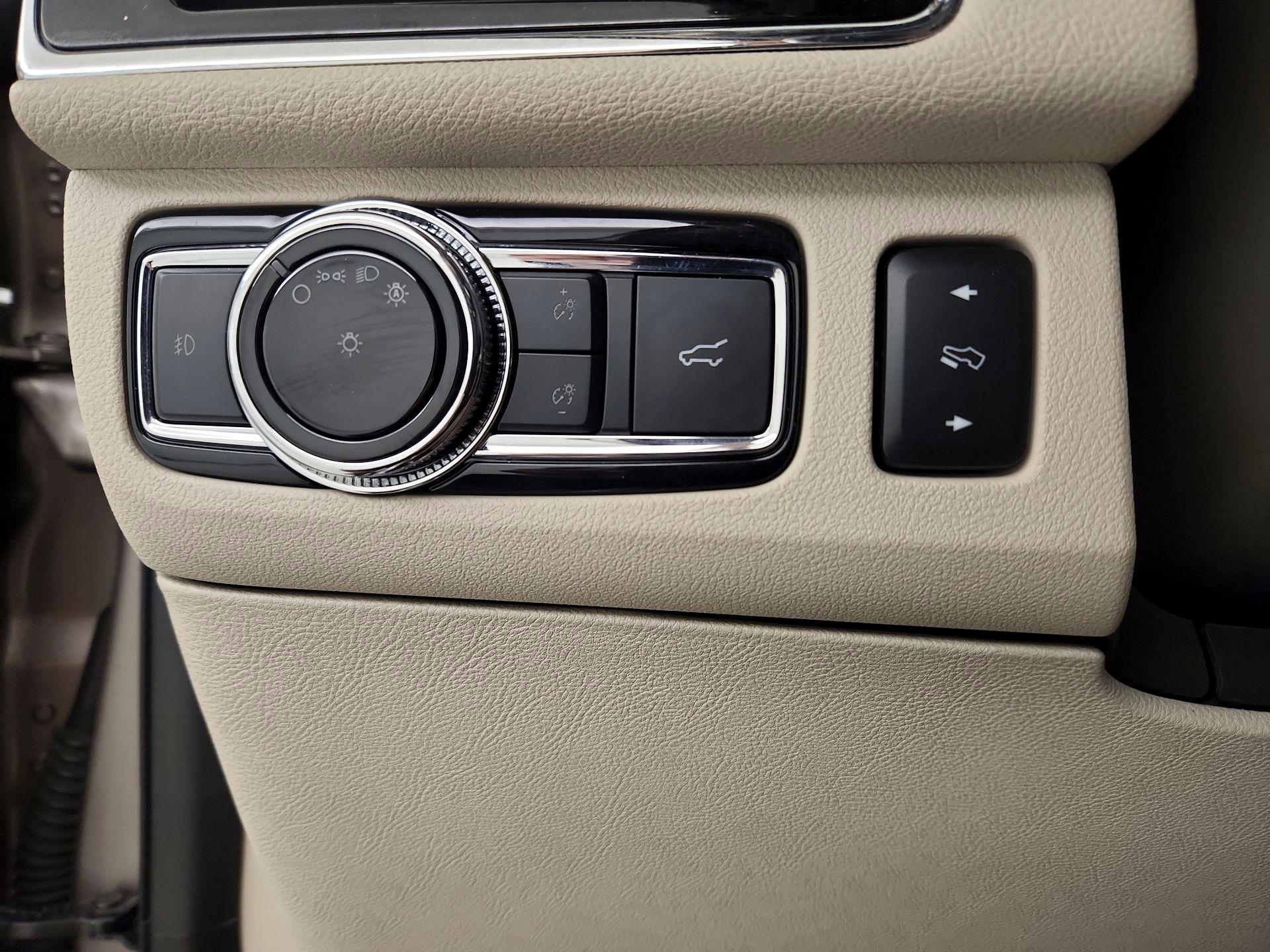 Thumbnail: 2020 Lincoln Navigator - 13