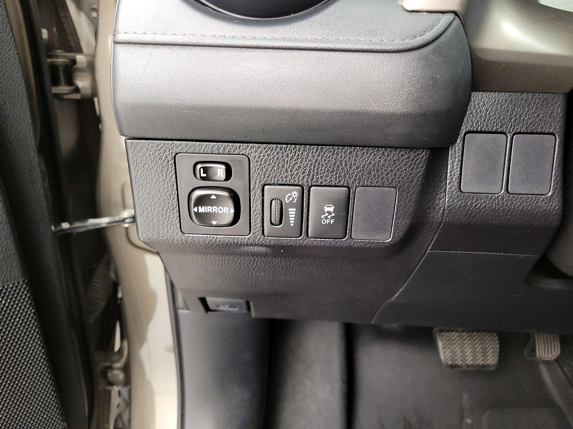 Thumbnail: 2015 Toyota RAV4 - 13