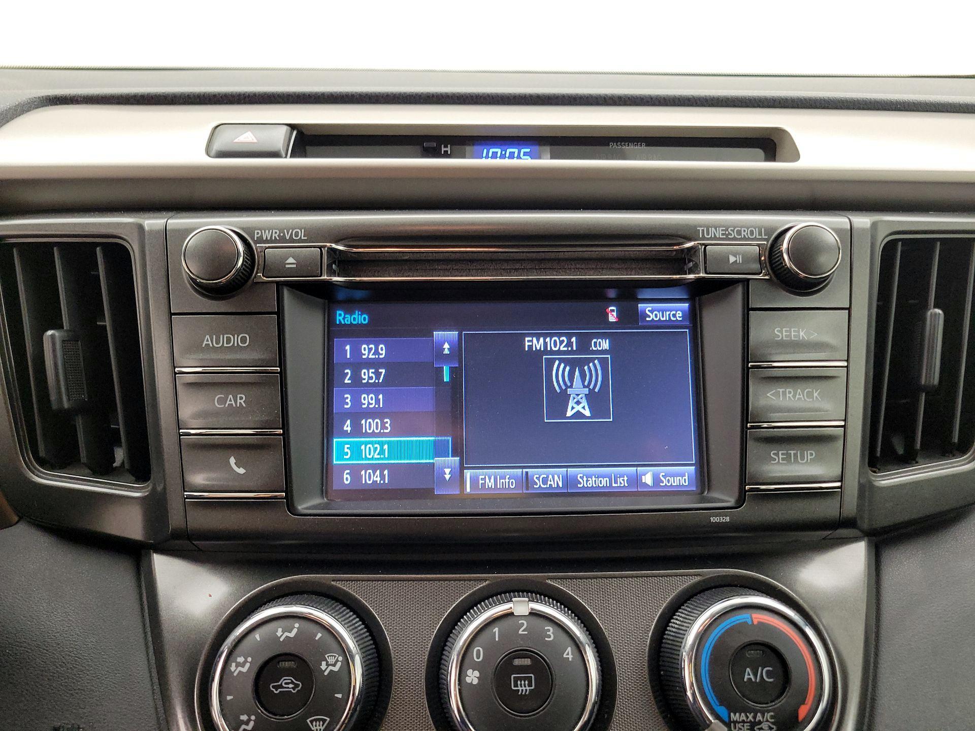 Thumbnail: 2015 Toyota RAV4 - 15