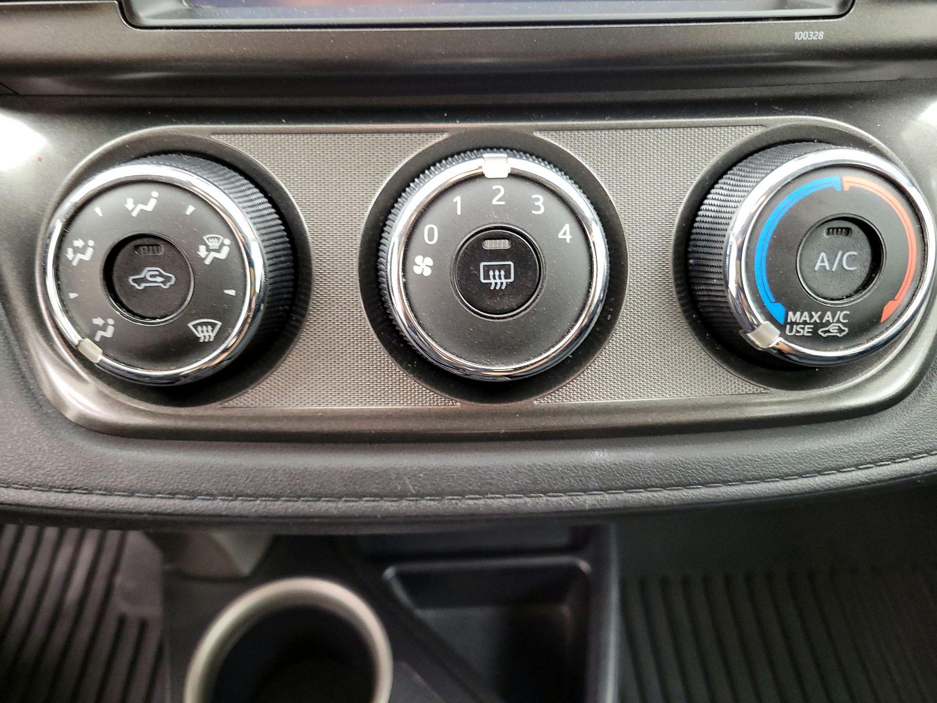 Thumbnail: 2015 Toyota RAV4 - 16