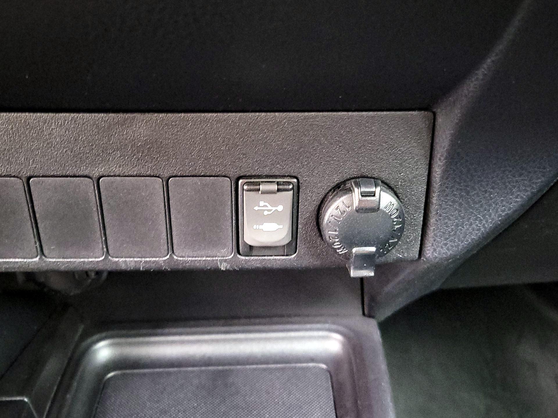 Thumbnail: 2015 Toyota RAV4 - 18