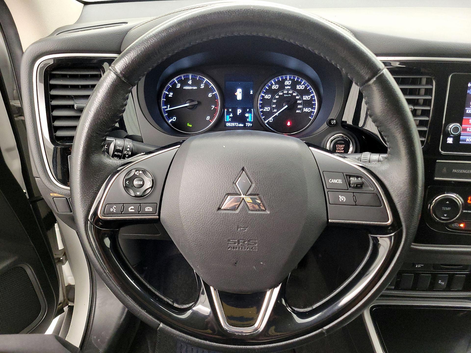 Thumbnail: 2019 Mitsubishi Outlander - 10