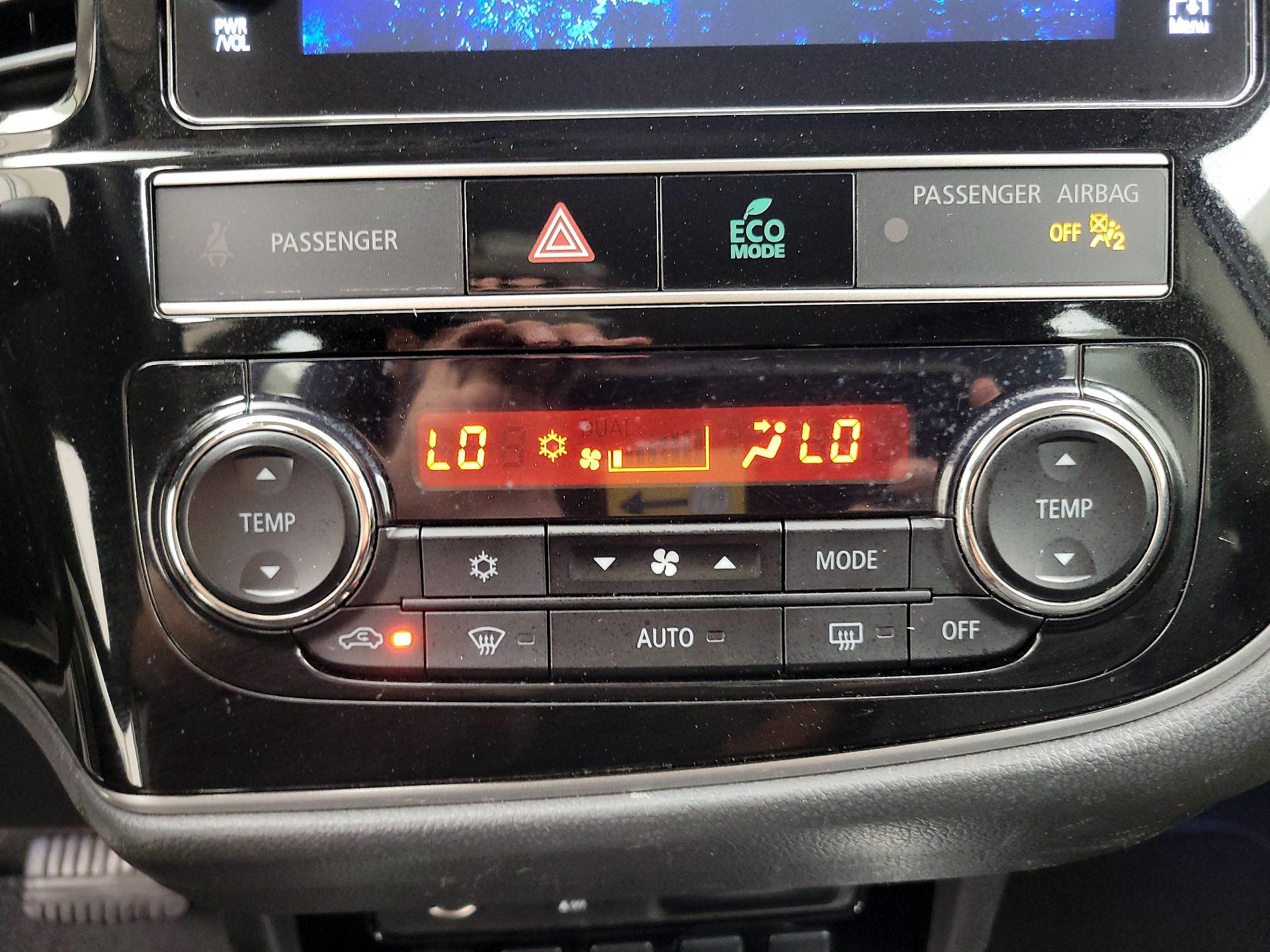 Thumbnail: 2019 Mitsubishi Outlander - 16