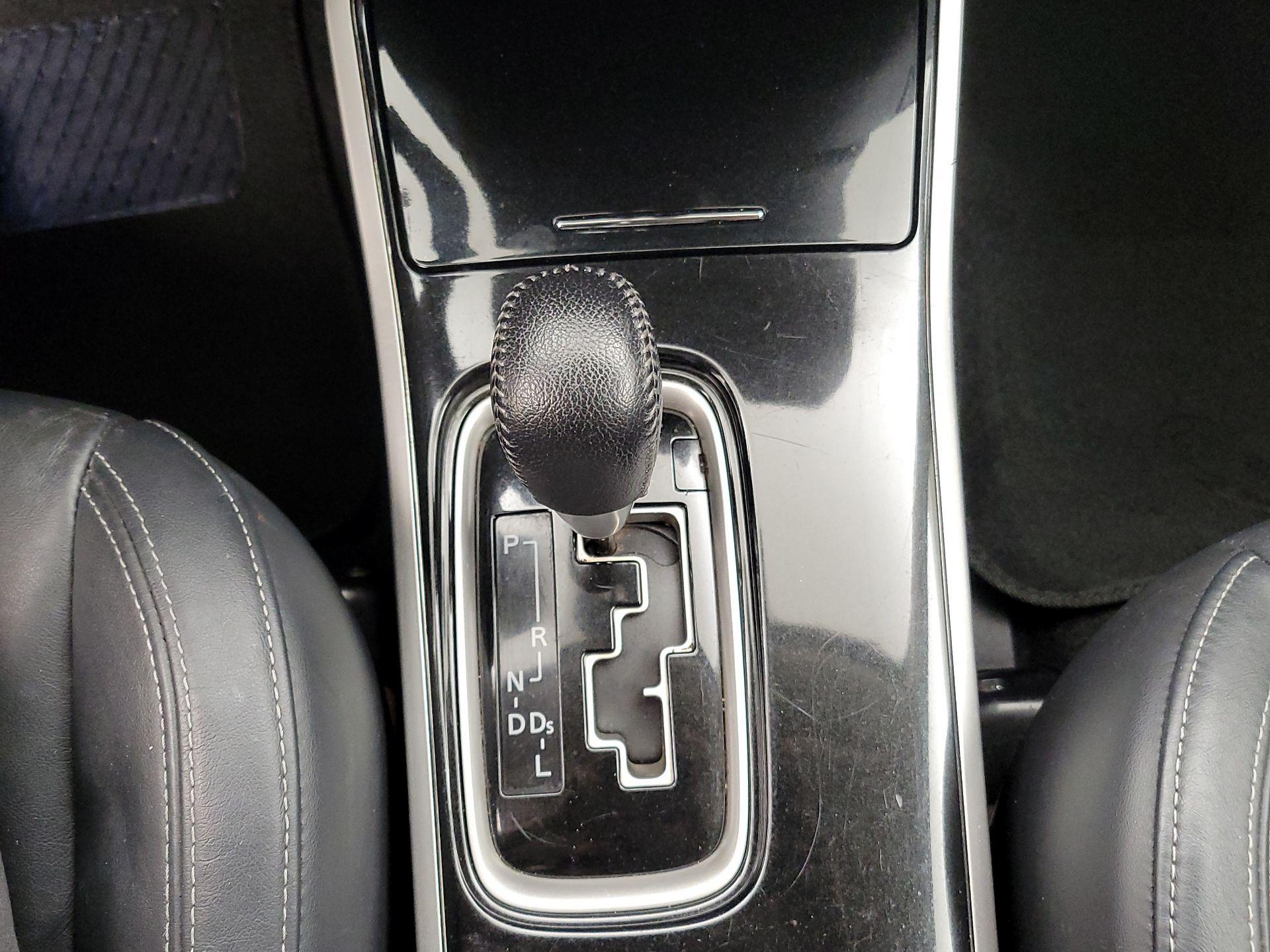 Thumbnail: 2019 Mitsubishi Outlander - 17