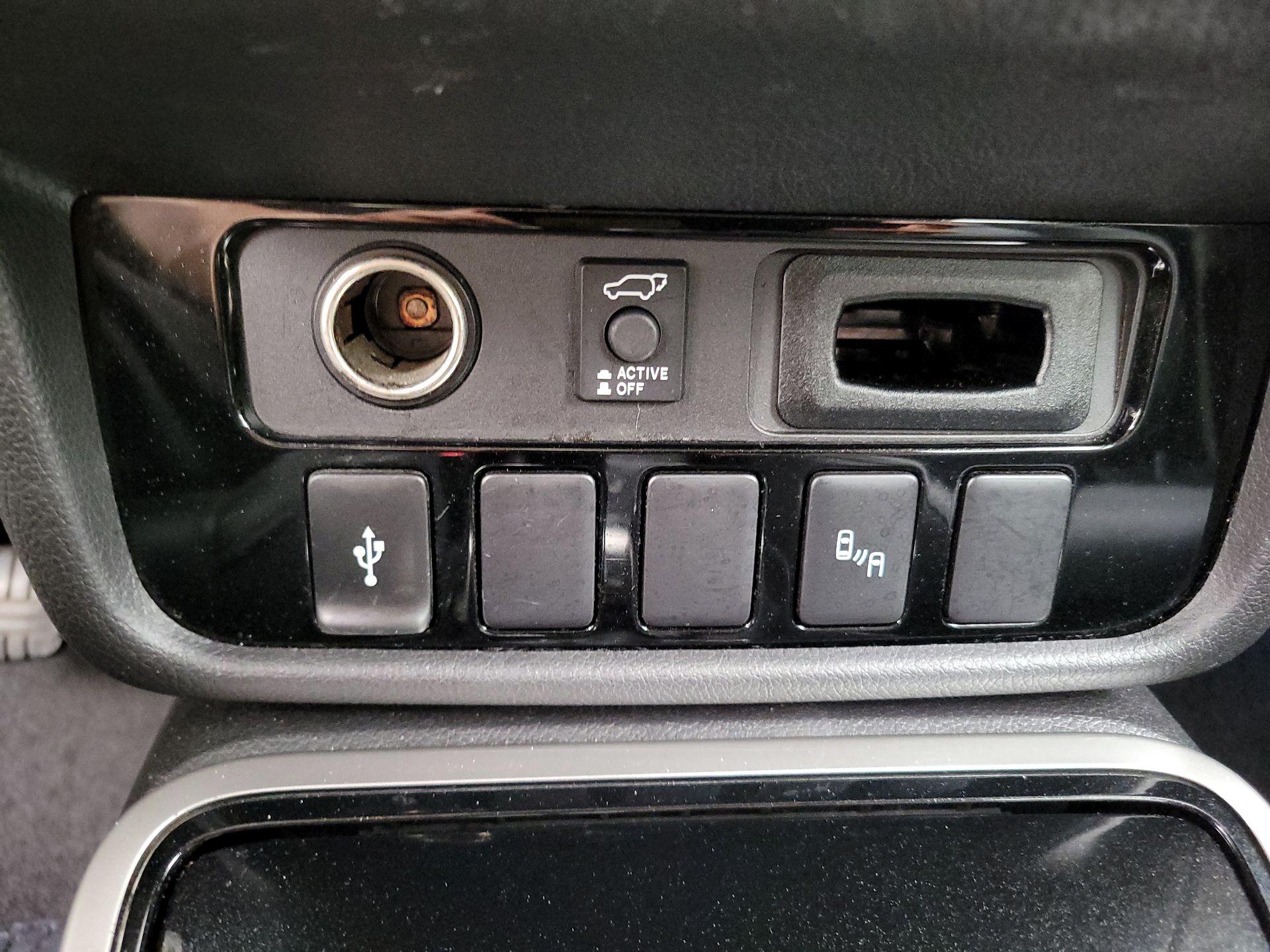 Thumbnail: 2019 Mitsubishi Outlander - 18