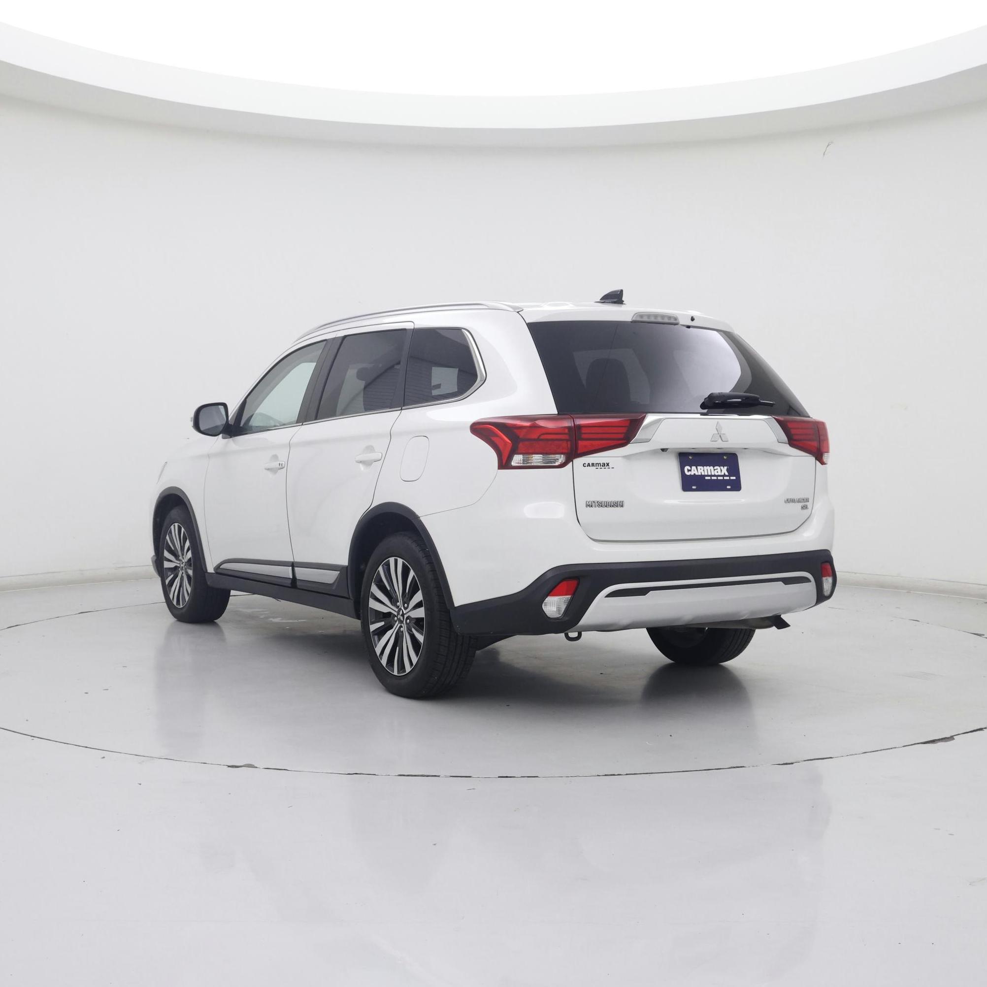 Thumbnail: 2019 Mitsubishi Outlander - 2