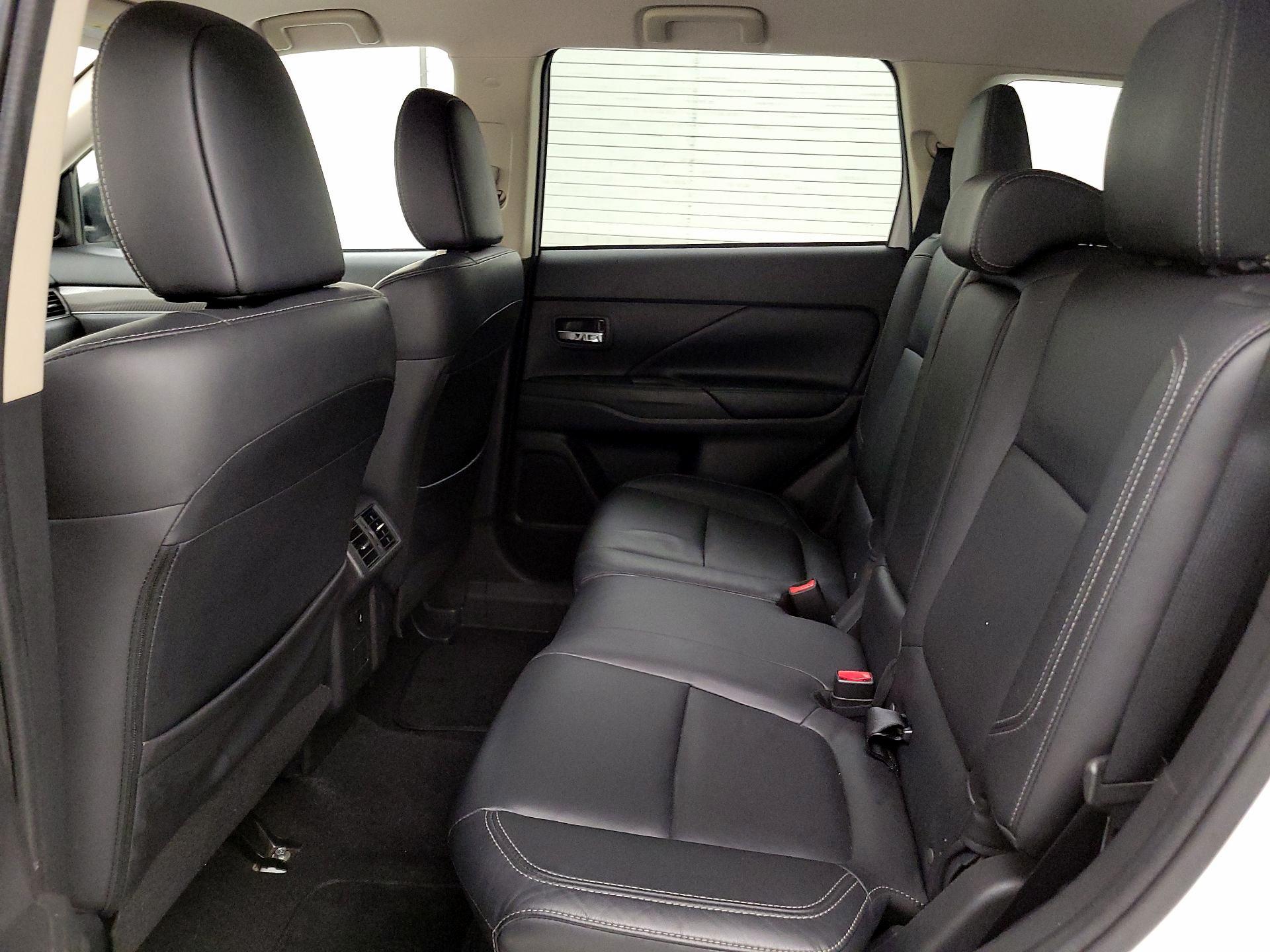 Thumbnail: 2019 Mitsubishi Outlander - 19
