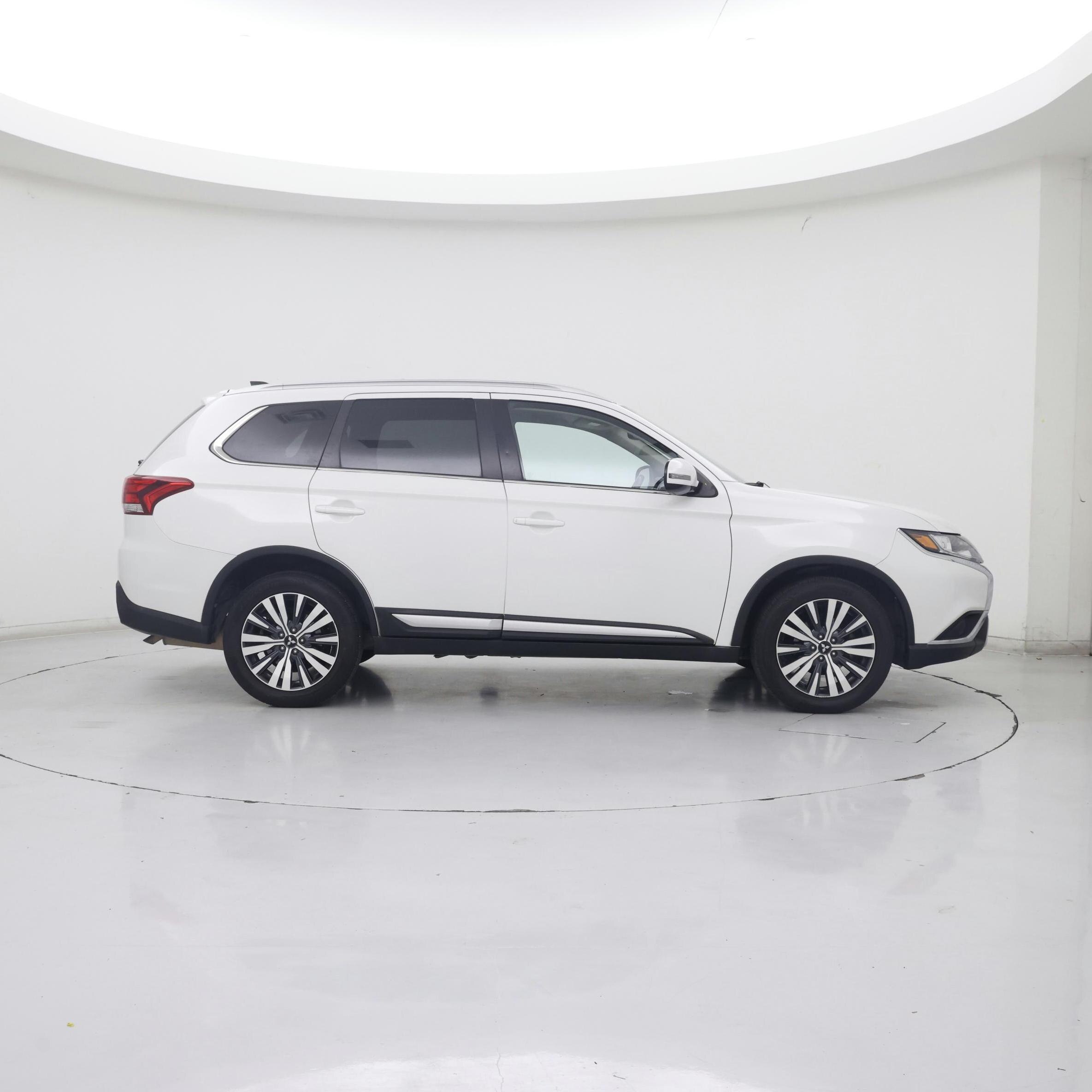 Thumbnail: 2019 Mitsubishi Outlander - 7