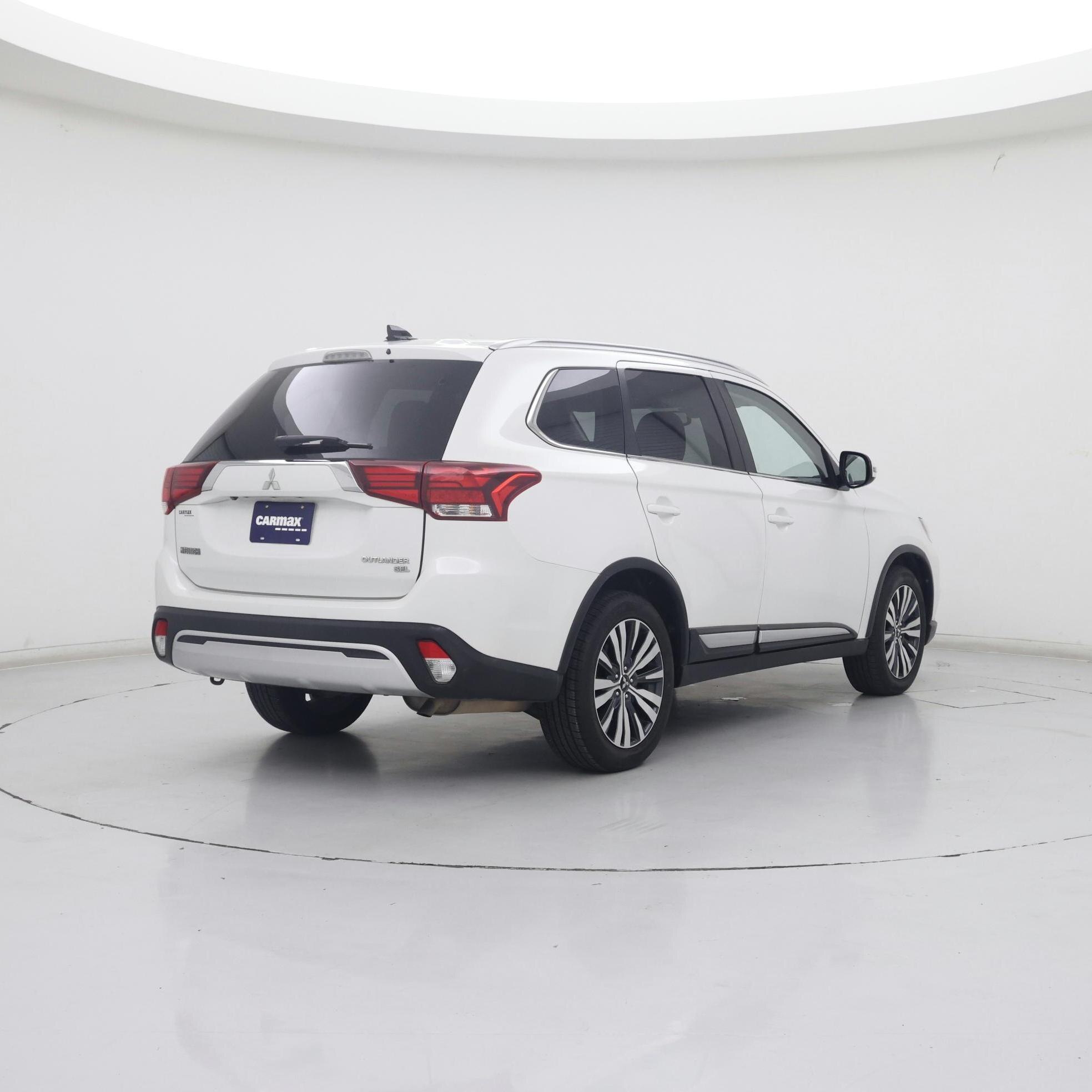Thumbnail: 2019 Mitsubishi Outlander - 8