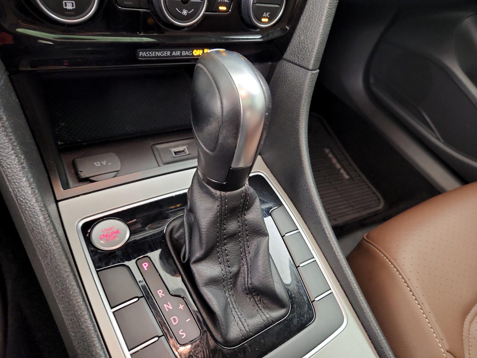 Thumbnail: 2021 Volkswagen Passat - 17