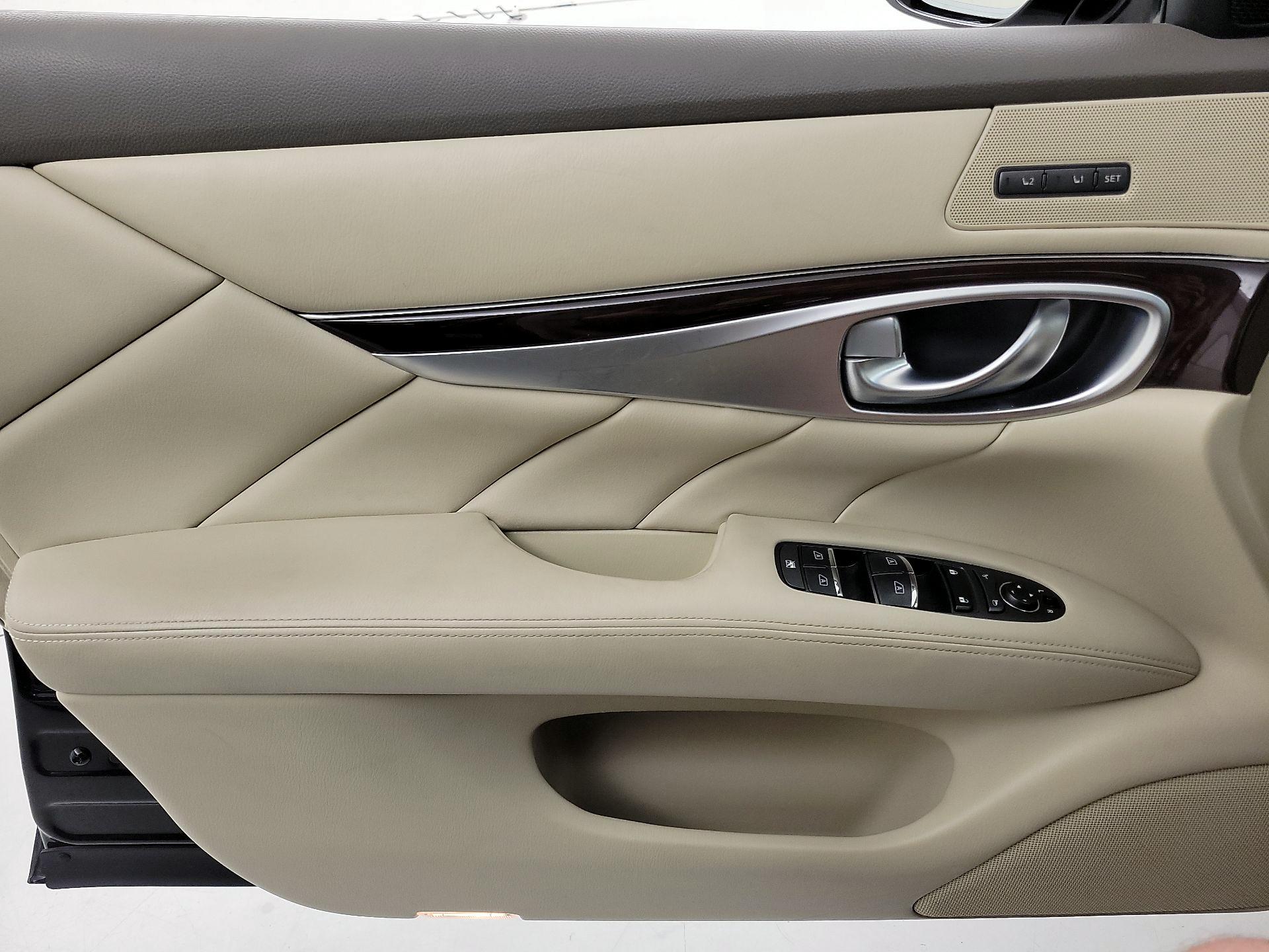 Thumbnail: 2015 INFINITI Q70 - 12
