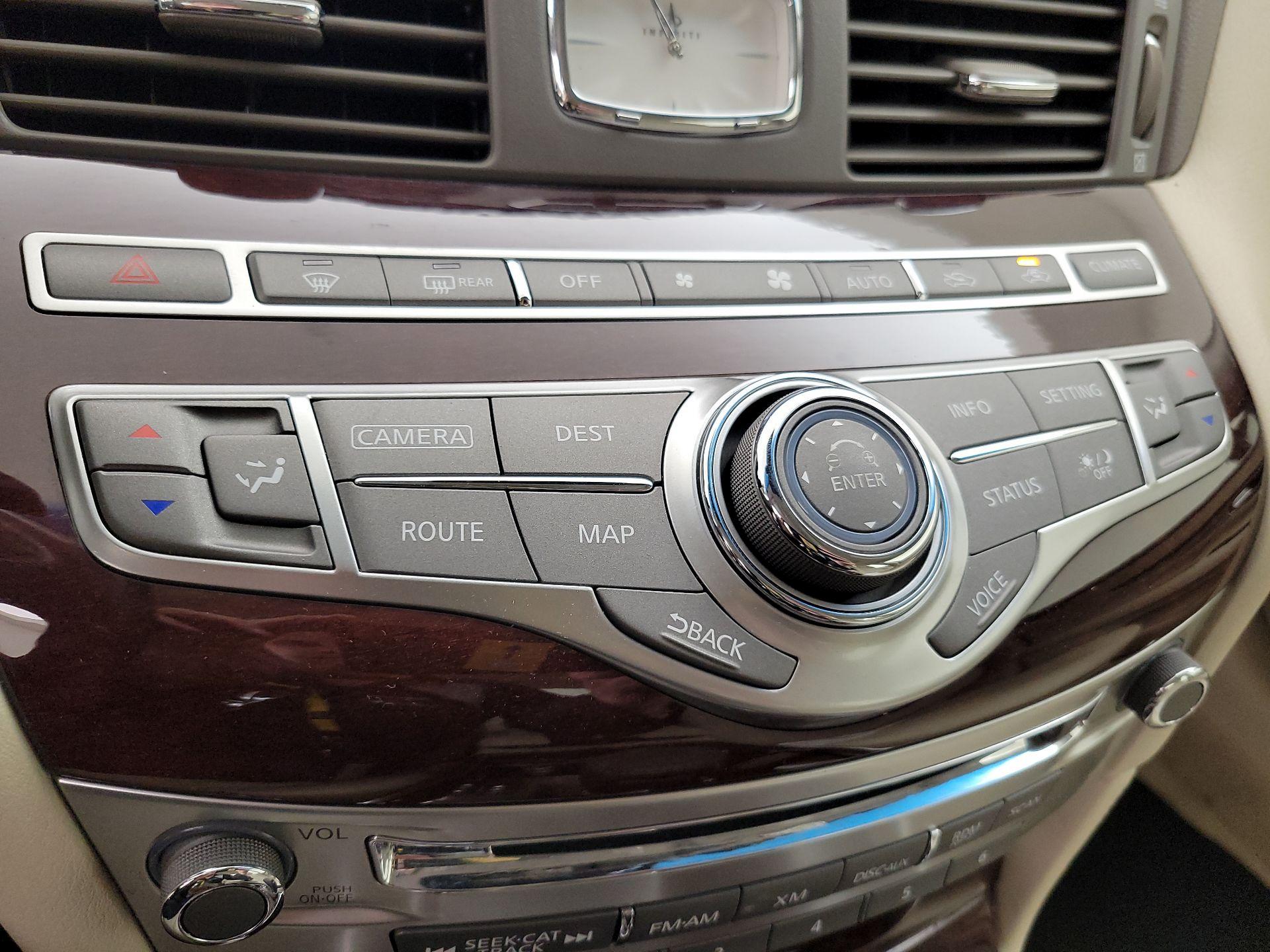 Thumbnail: 2015 INFINITI Q70 - 17