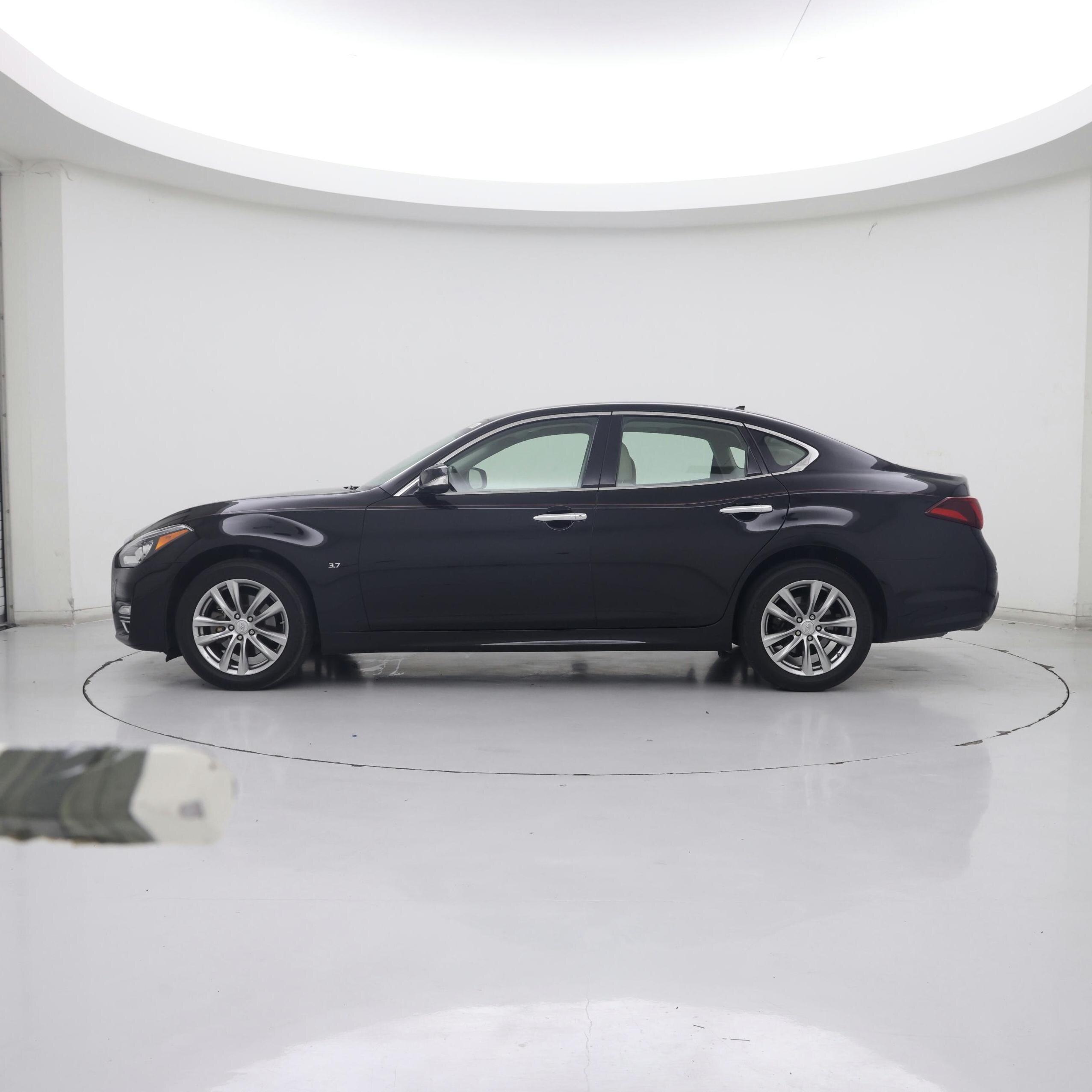 Thumbnail: 2015 INFINITI Q70 - 3