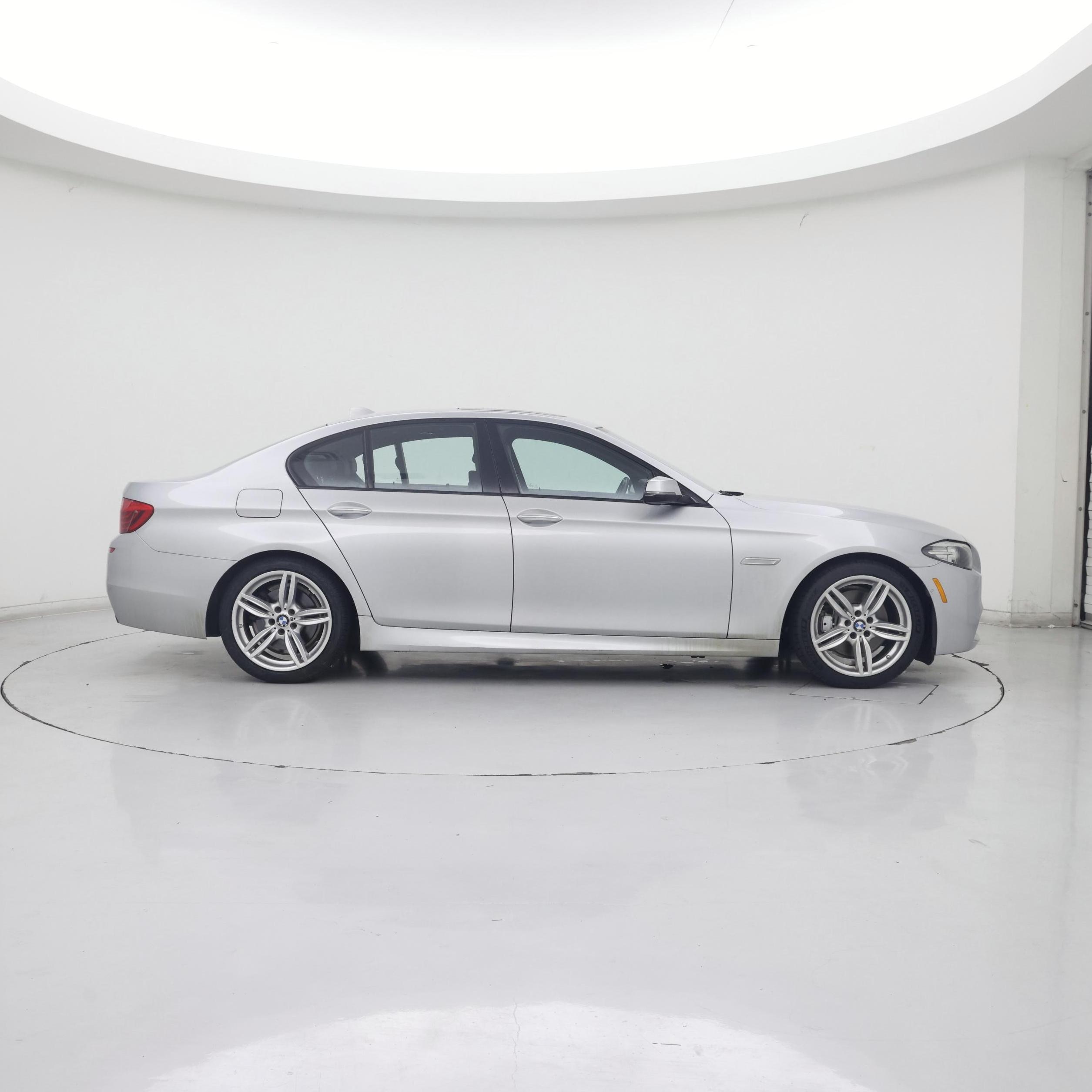 Thumbnail: 2014 BMW 5 Series - 7