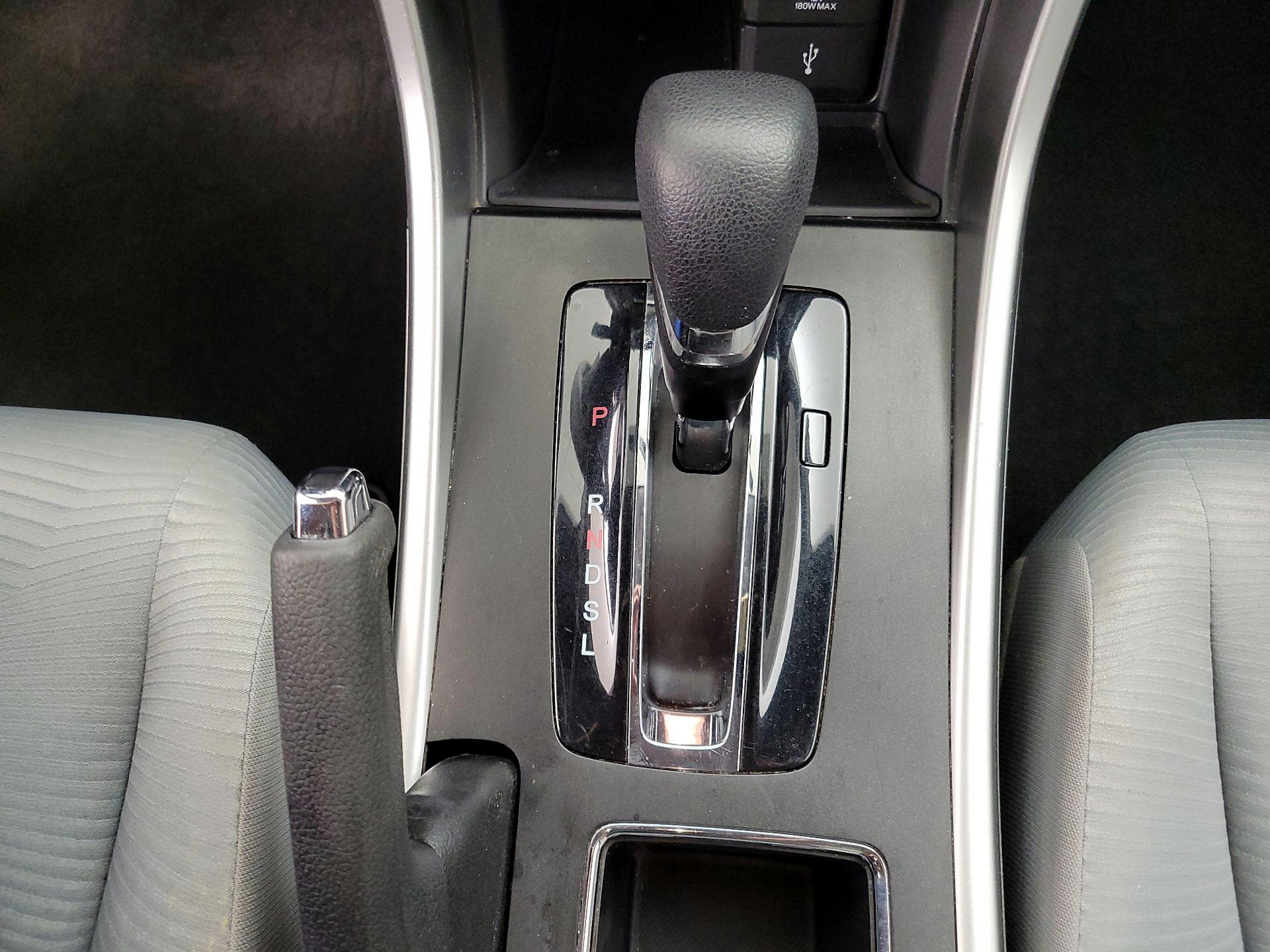 Thumbnail: 2015 Honda Accord - 17