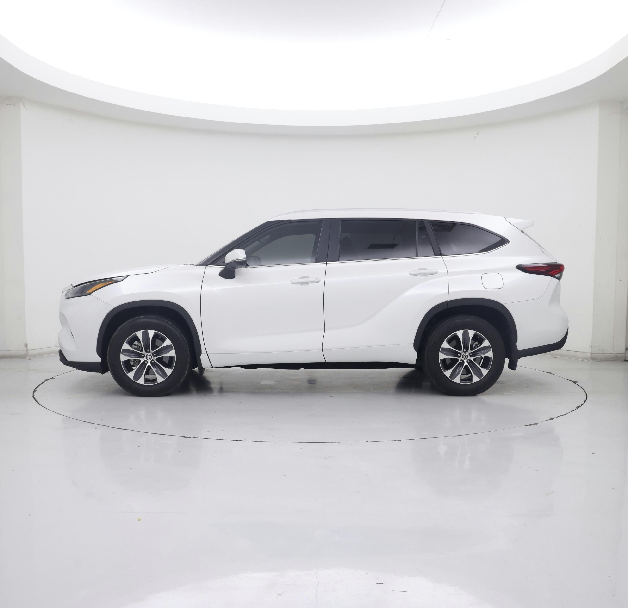 Thumbnail: 2024 Toyota Highlander - 3