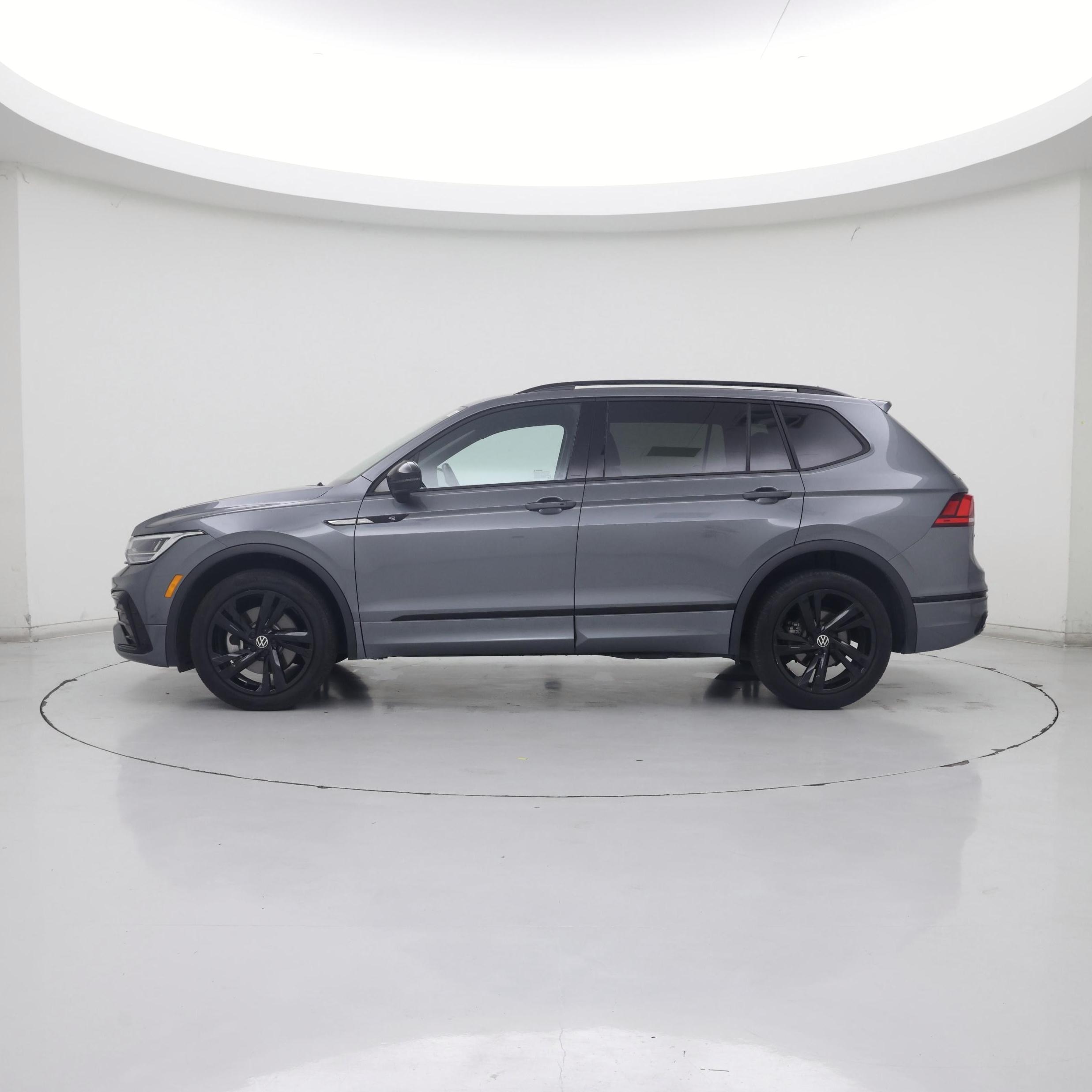 Thumbnail: 2023 Volkswagen Tiguan - 3