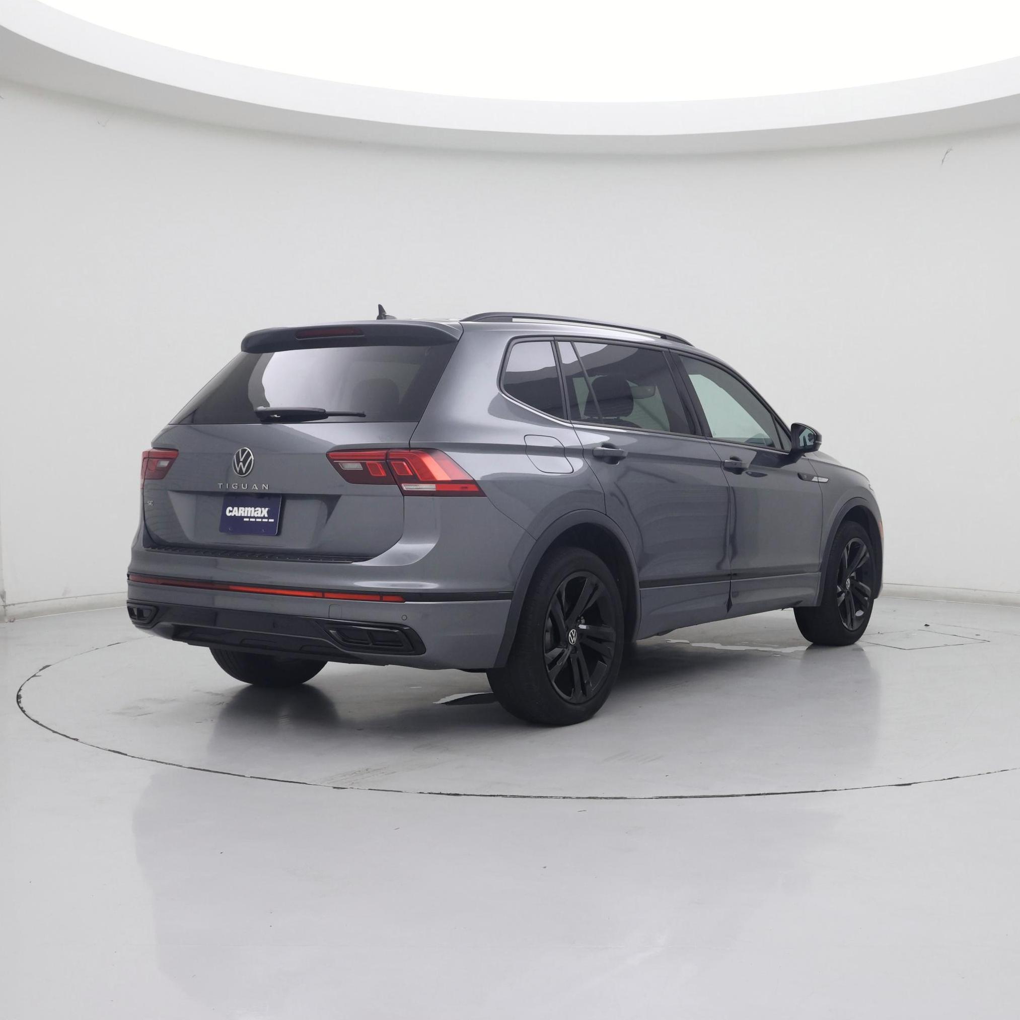 Thumbnail: 2023 Volkswagen Tiguan - 8