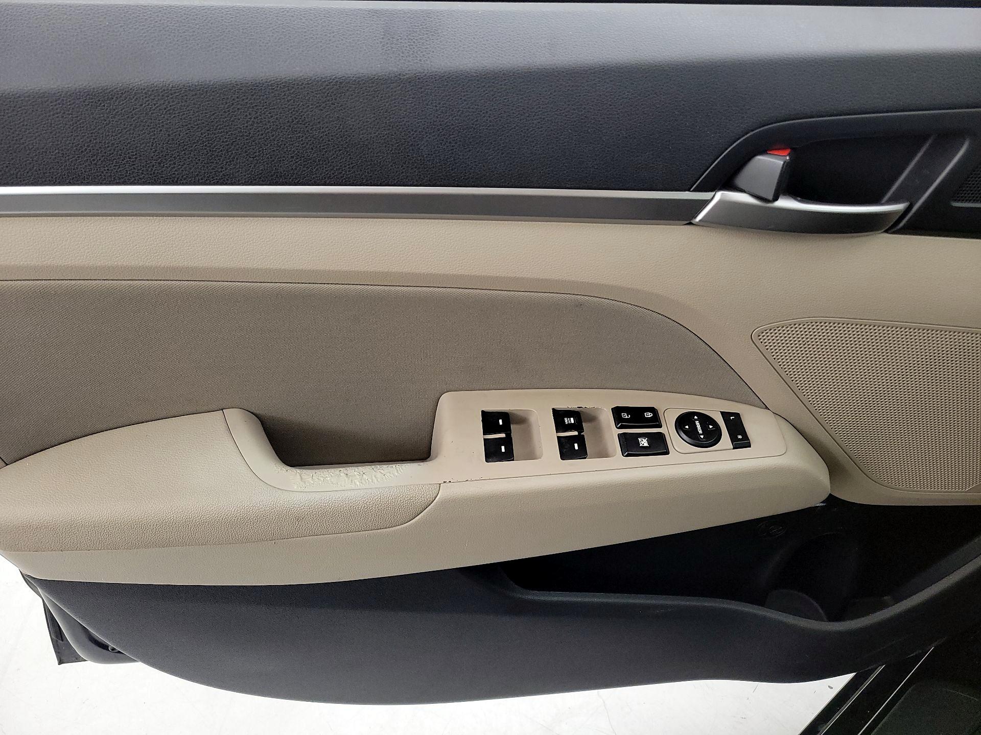 Thumbnail: 2020 Hyundai Elantra - 12