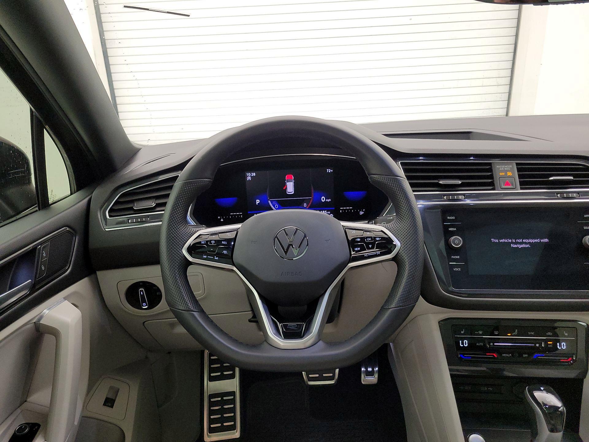Thumbnail: 2022 Volkswagen Tiguan - 10