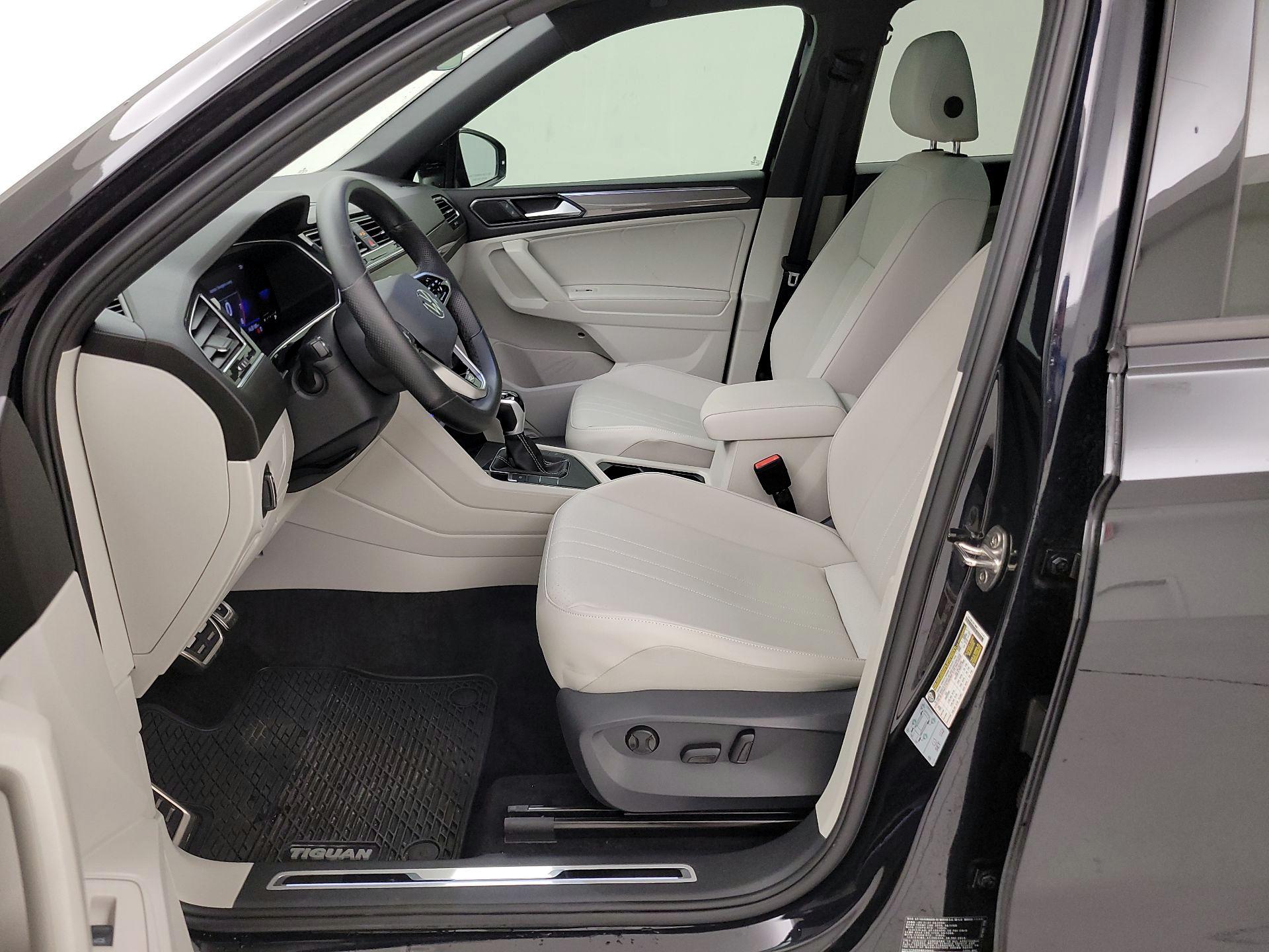 Thumbnail: 2022 Volkswagen Tiguan - 11