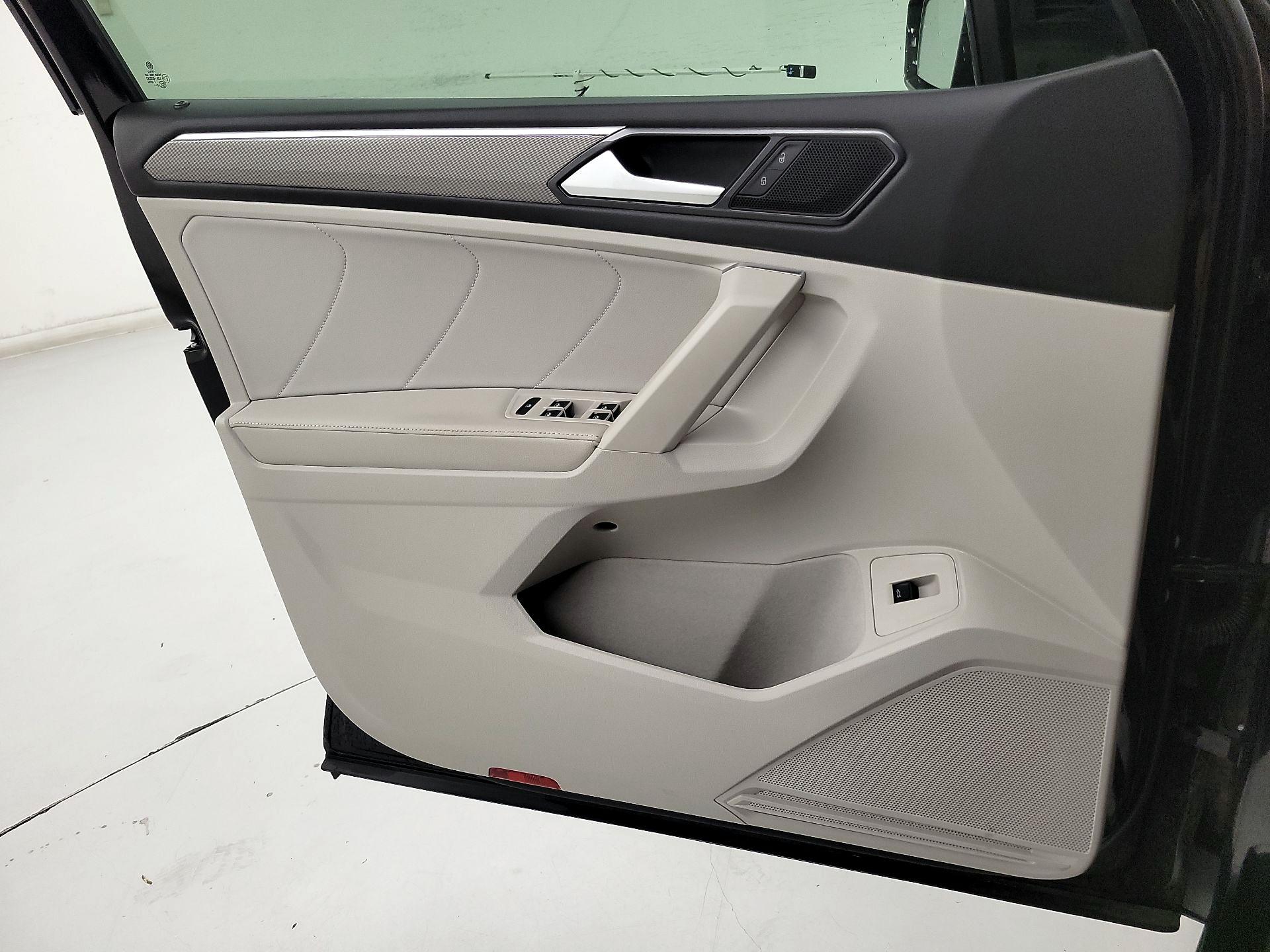 Thumbnail: 2022 Volkswagen Tiguan - 12