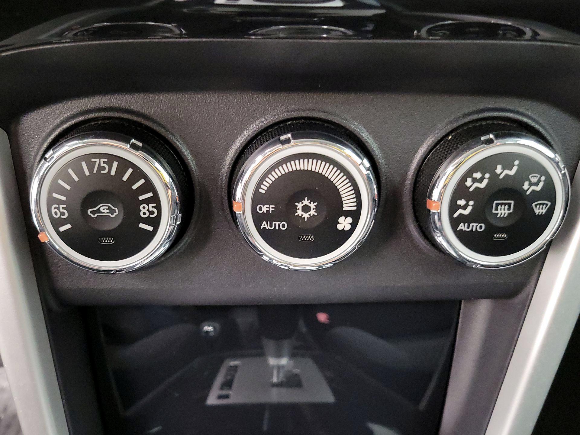 Thumbnail: 2017 Mitsubishi Lancer - 16