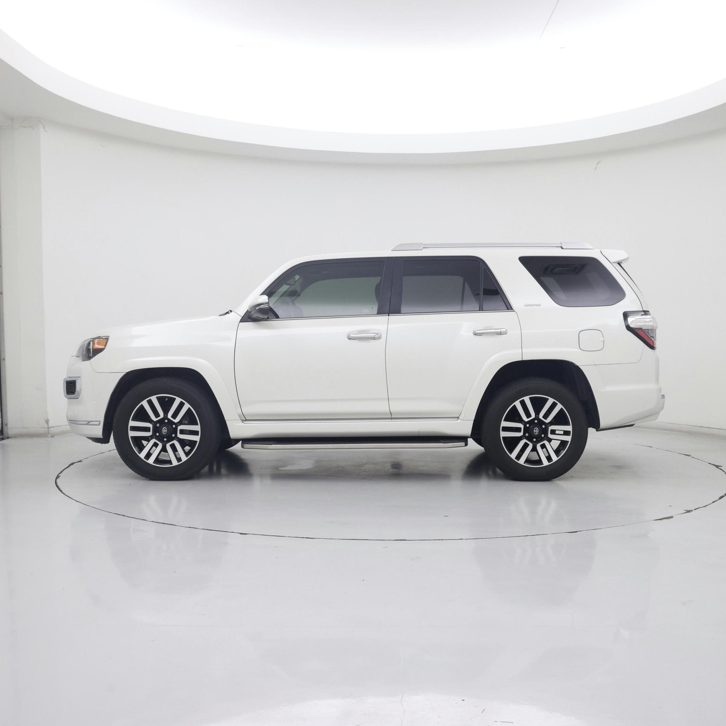 Thumbnail: 2018 Toyota 4Runner - 3