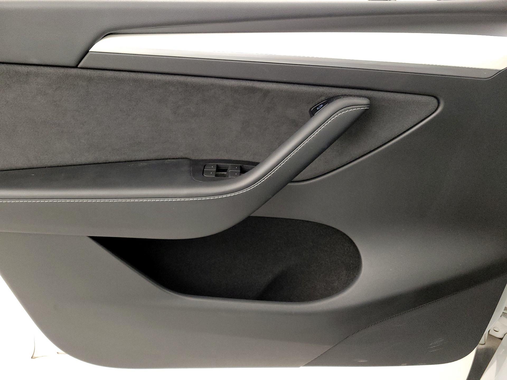 Thumbnail: 2022 Tesla Model Y - 12