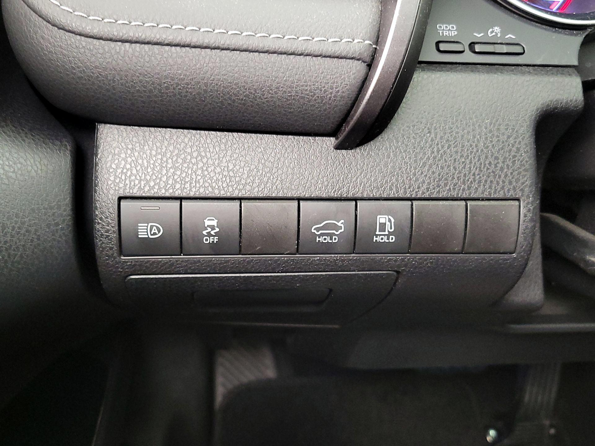Thumbnail: 2019 Toyota Camry - 13
