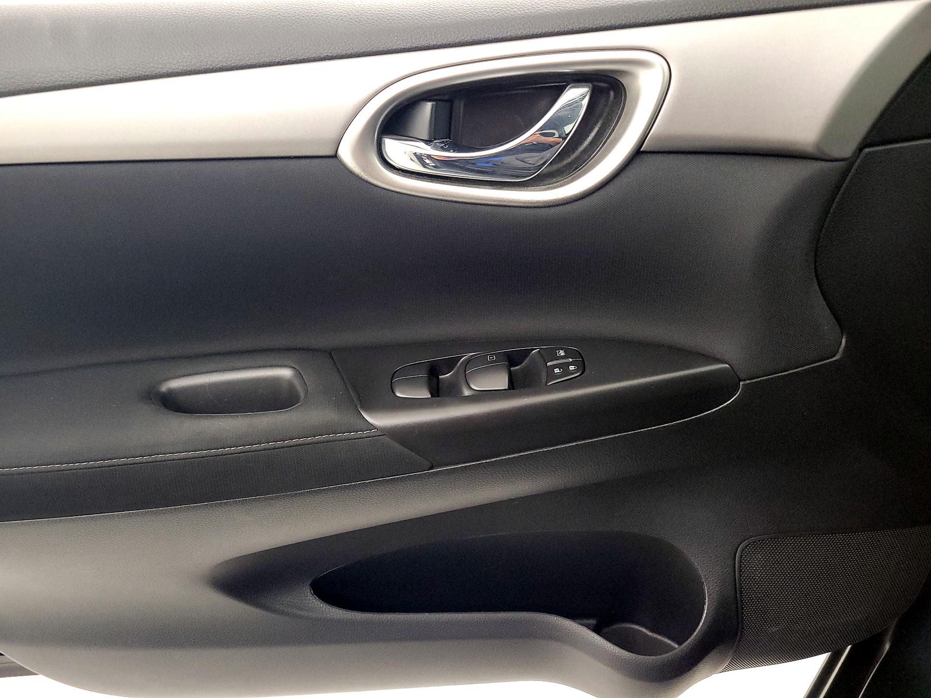 Thumbnail: 2015 Nissan Sentra - 12