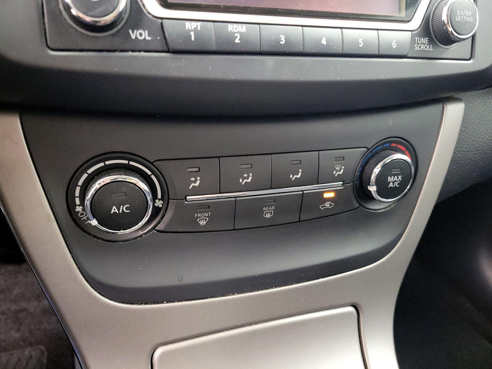 Thumbnail: 2015 Nissan Sentra - 16