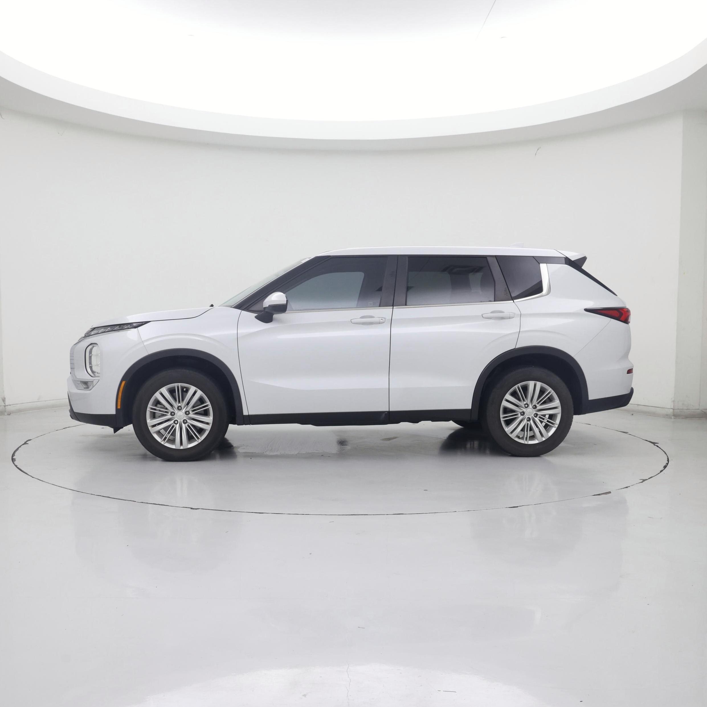 Thumbnail: 2022 Mitsubishi Outlander - 3
