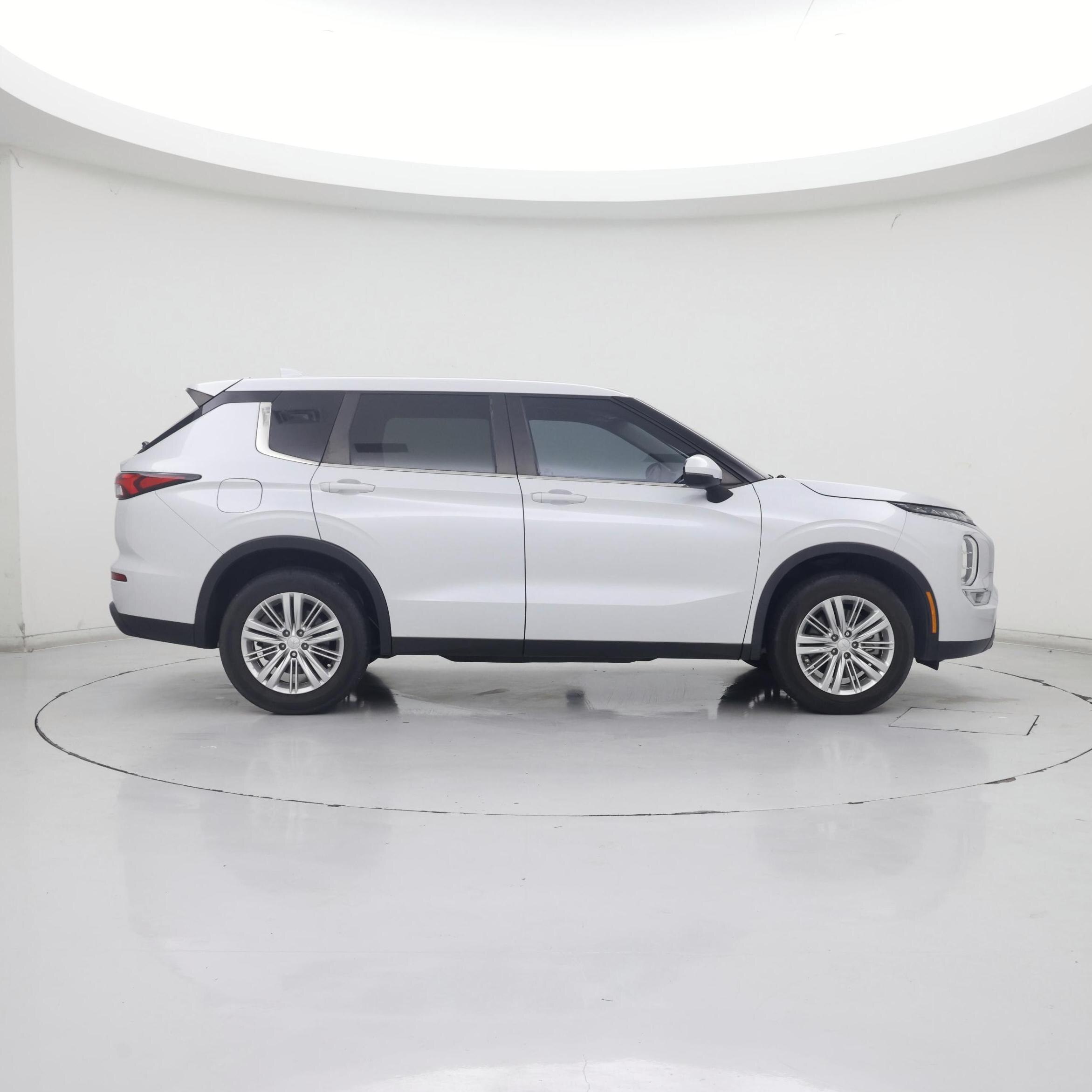Thumbnail: 2022 Mitsubishi Outlander - 7